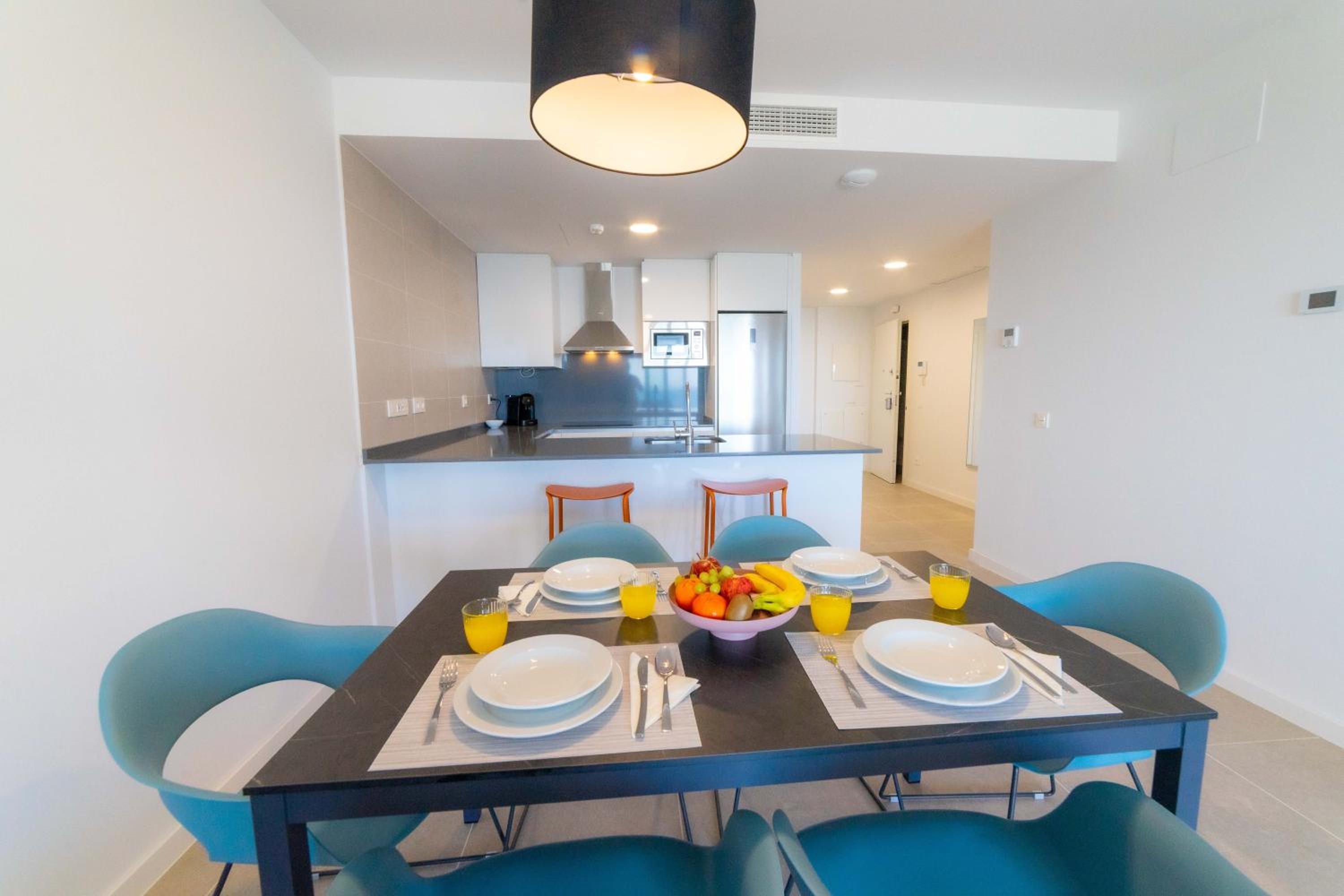 Three-Bedroom Apartment with Sea View - Photo 19