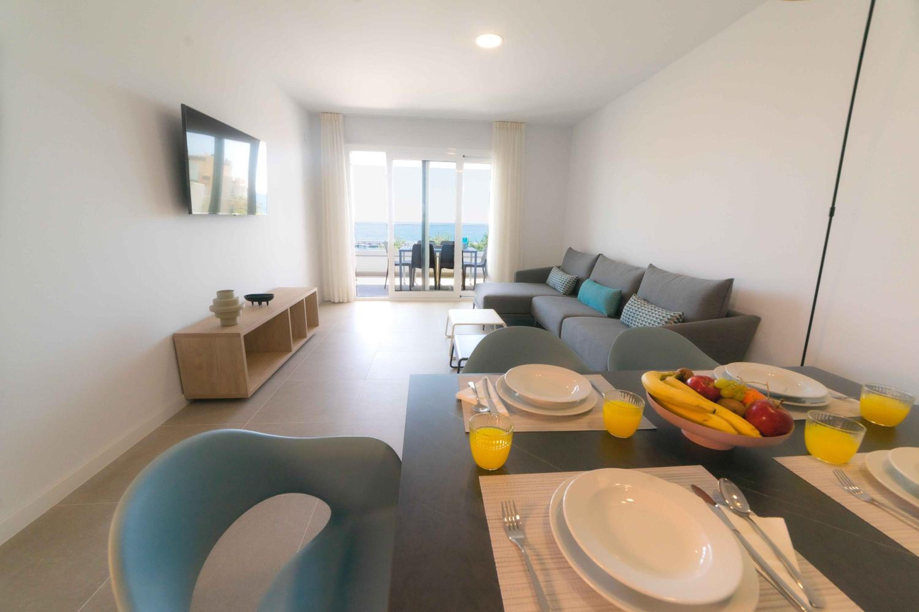 Three-Bedroom Apartment with Sea View - Photo 22