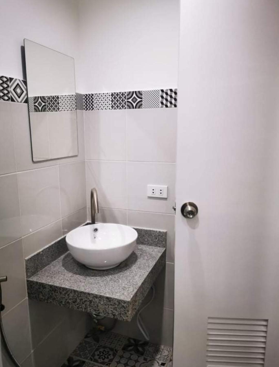 Deluxe Single Room with Balcony photo 3