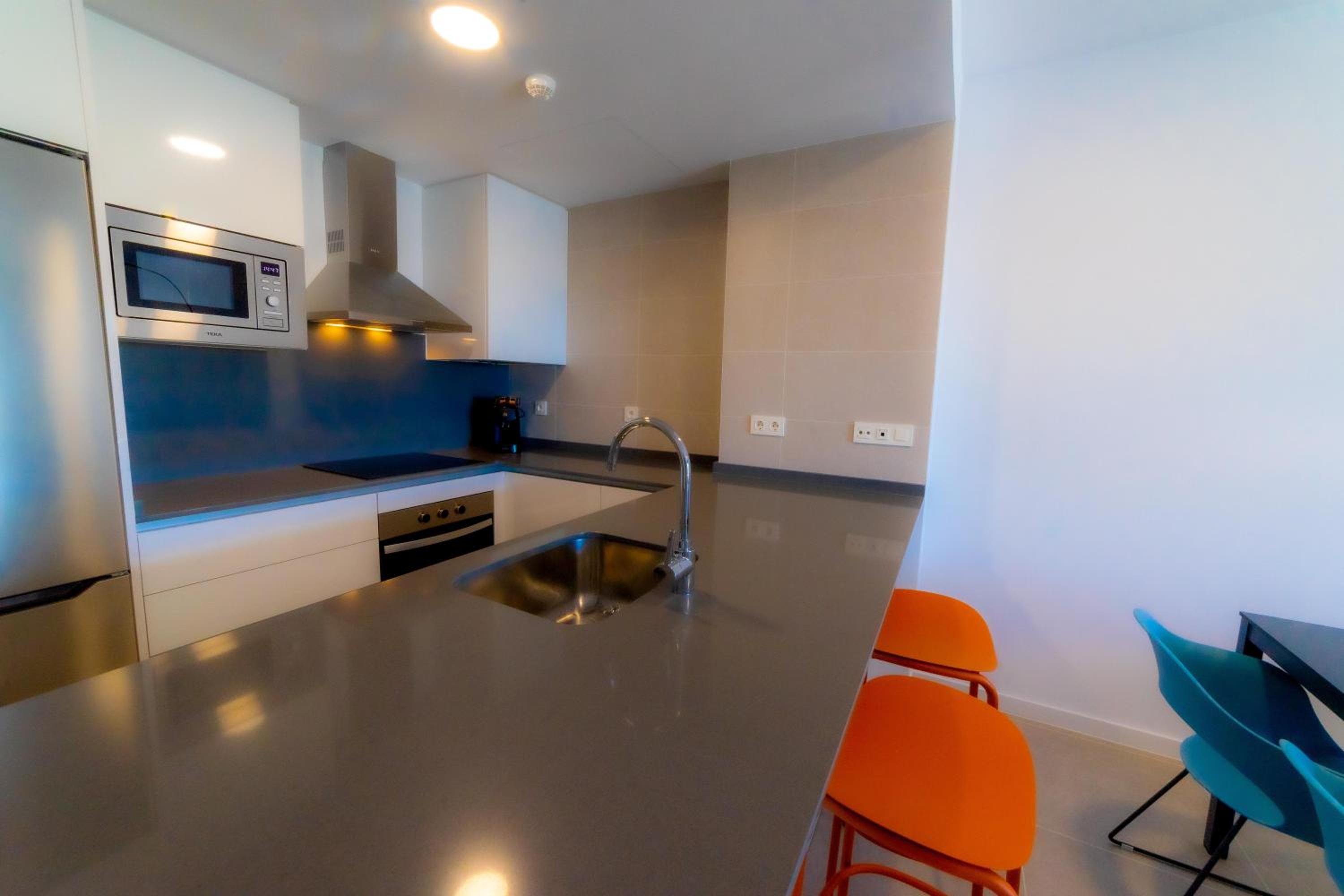 Three-Bedroom Apartment with Sea View - Photo 27