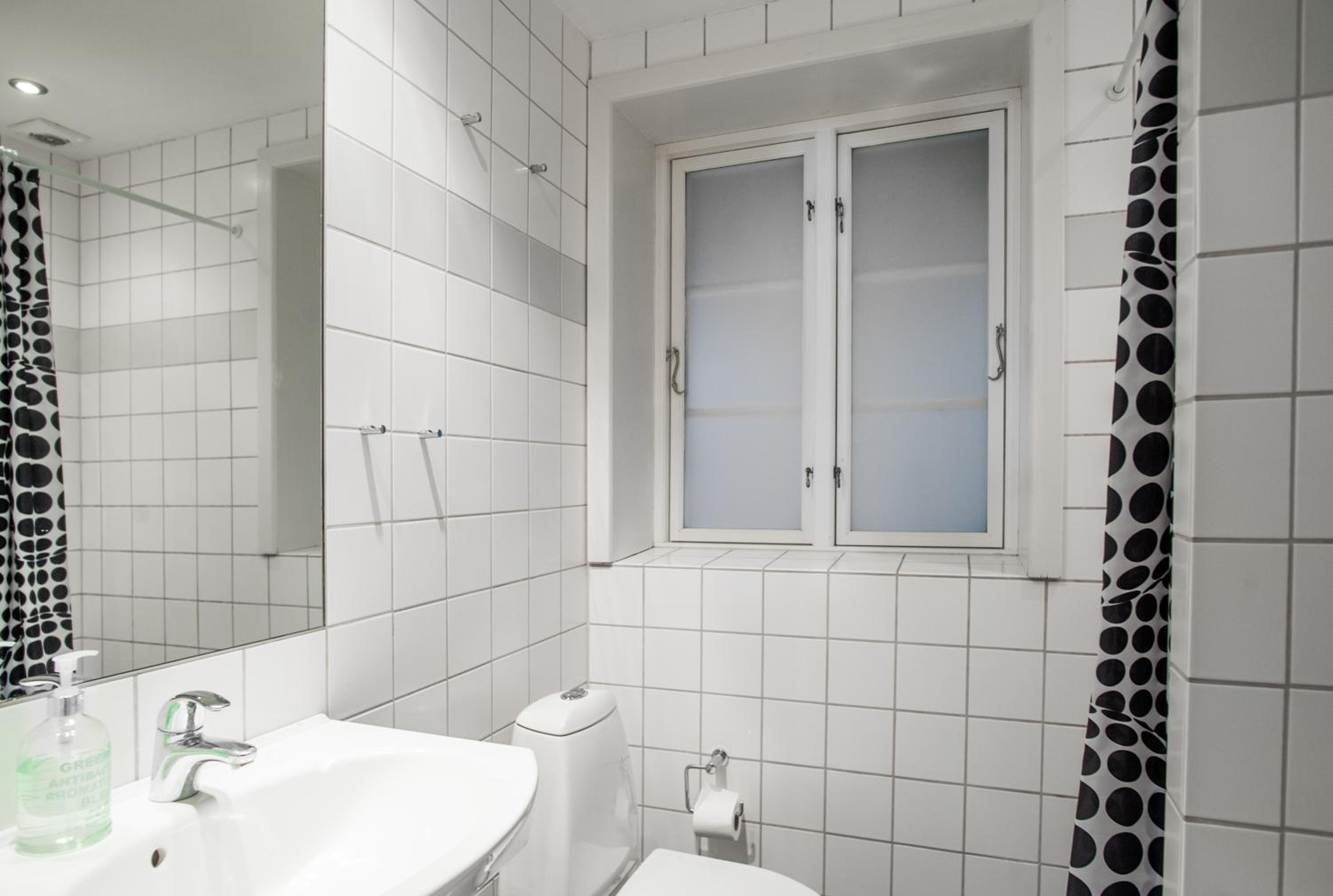 One-Bedroom Apartment - Photo 5