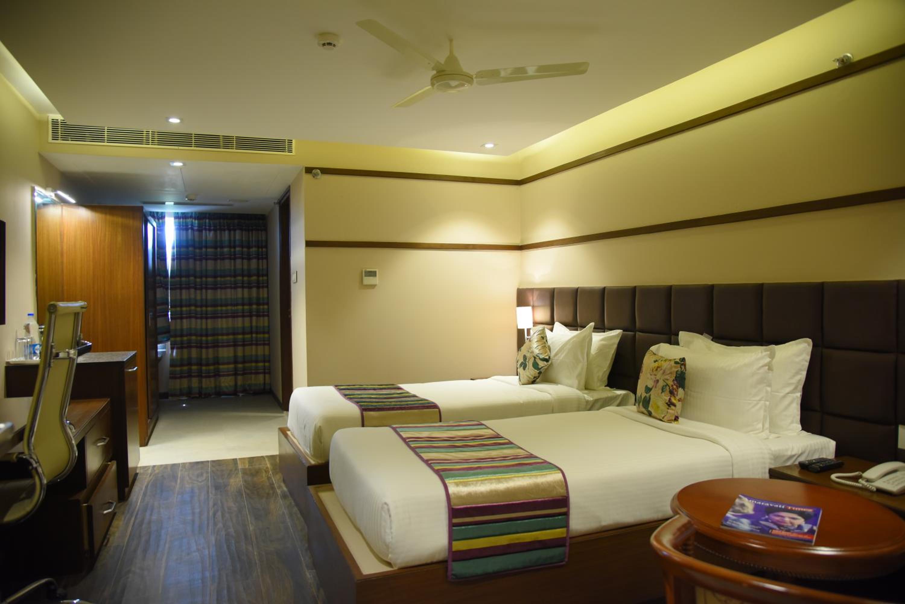 Deluxe Double Room (2 Adults + 1 Child) photo 1