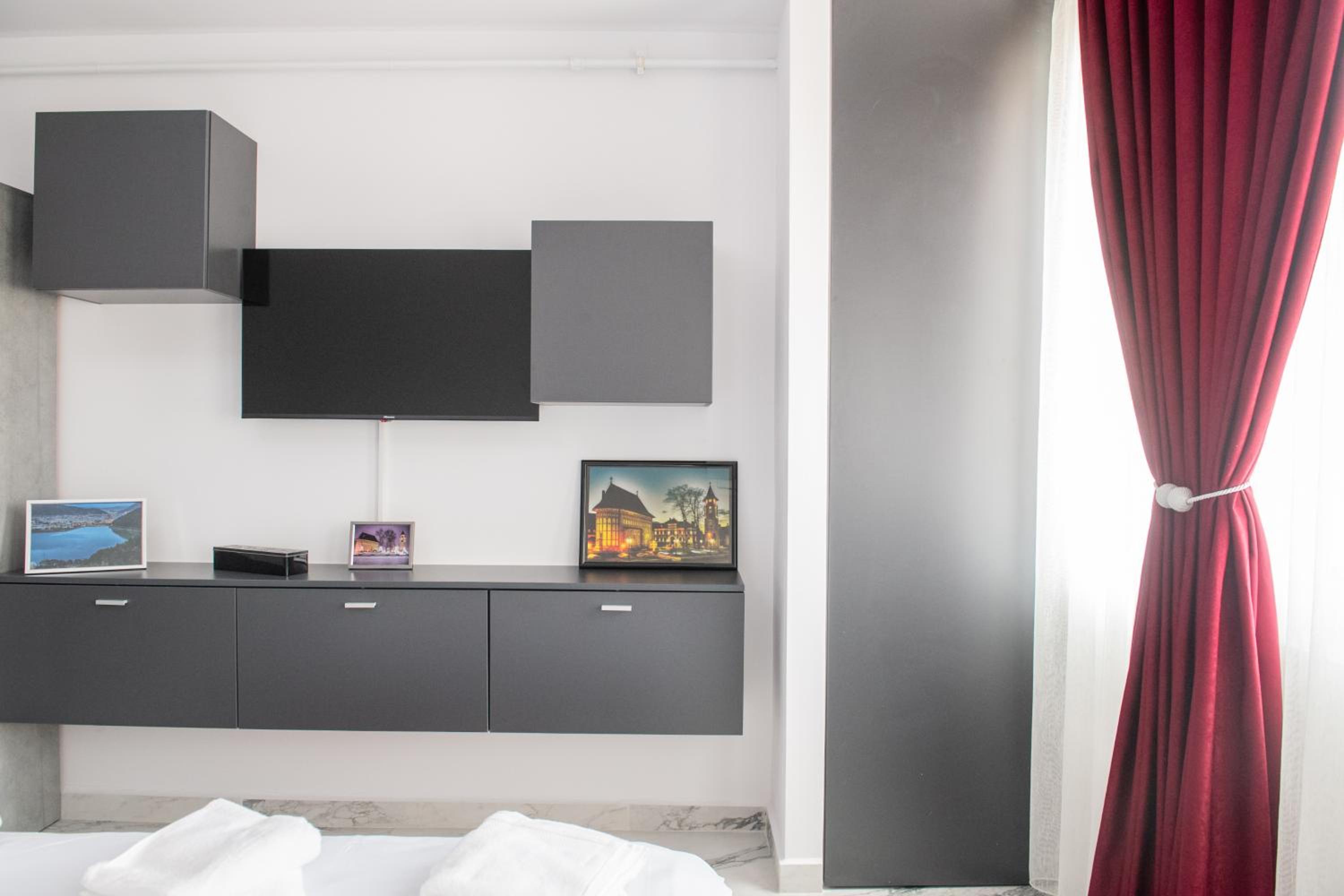 One-Bedroom Apartment - Photo 11