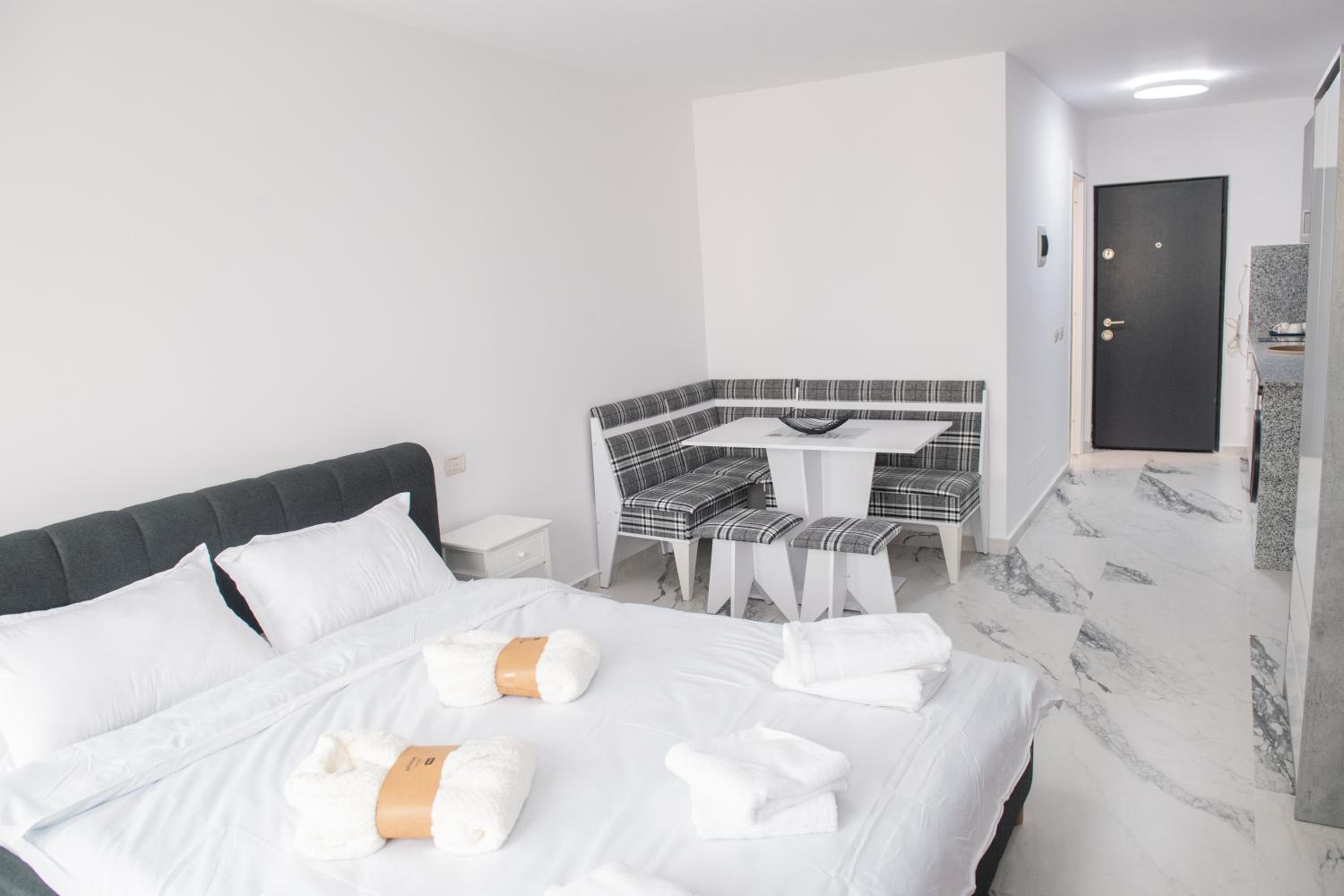 One-Bedroom Apartment - Photo 16