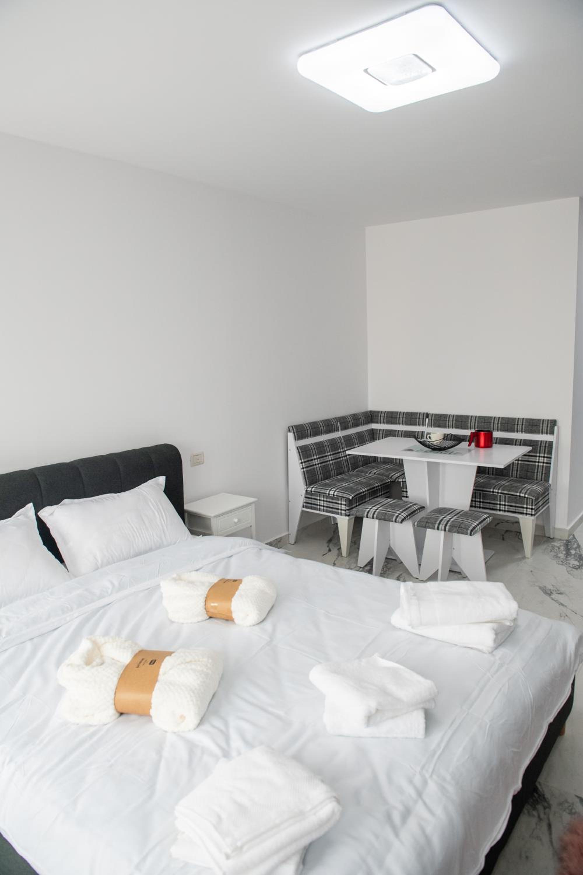 One-Bedroom Apartment - Photo 19