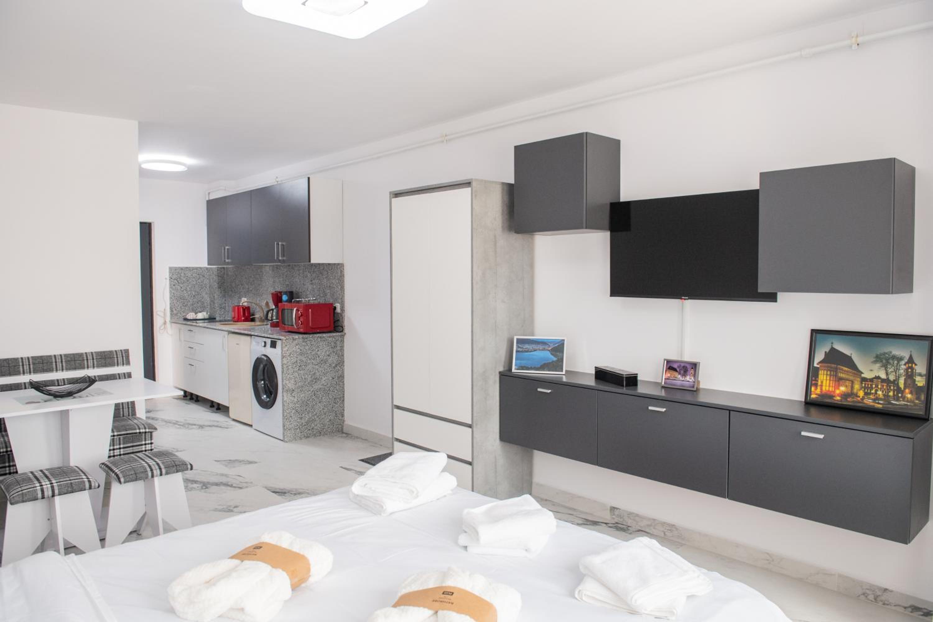 One-Bedroom Apartment - Photo 1