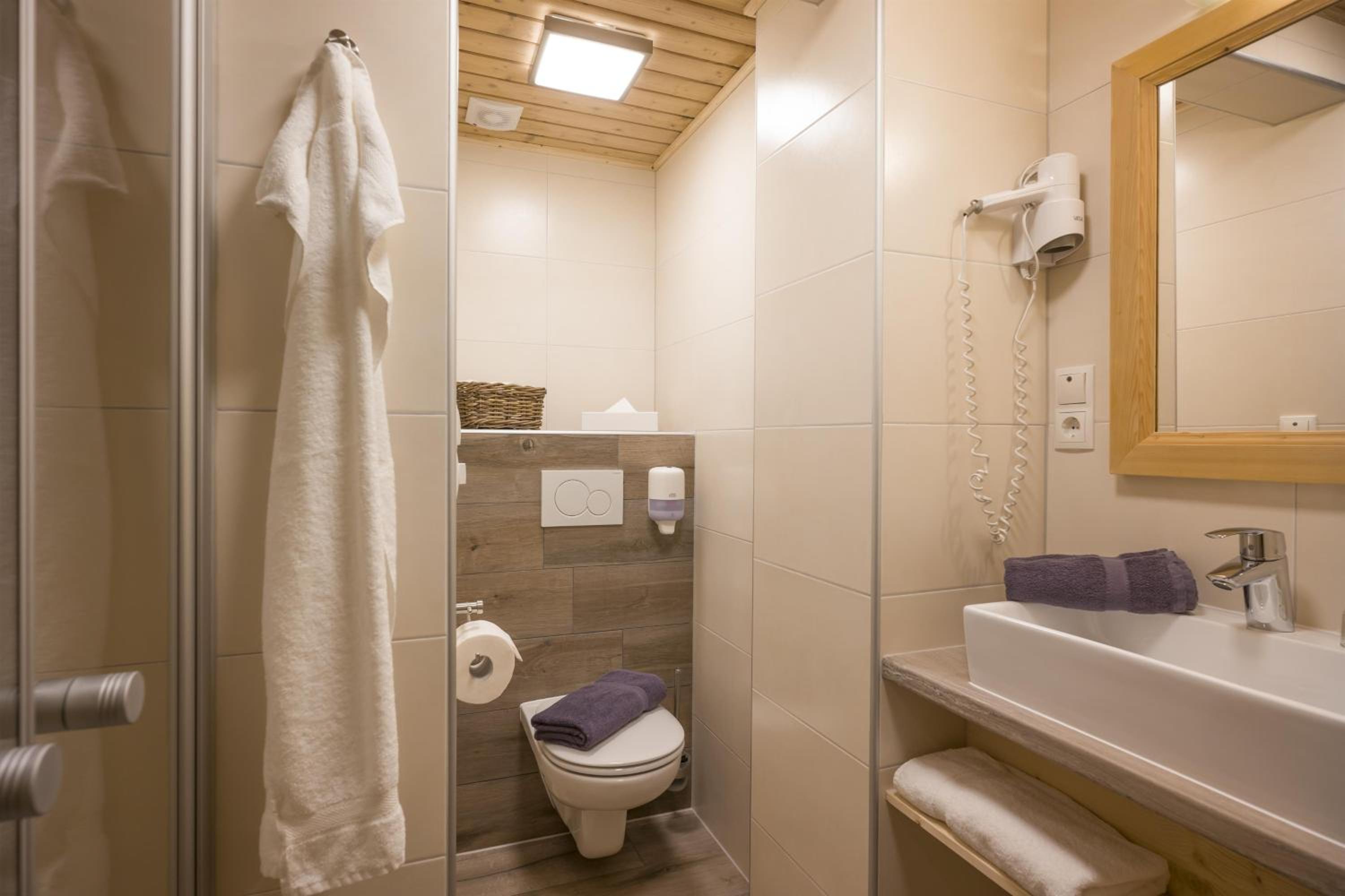 Double Room with Shower photo 2