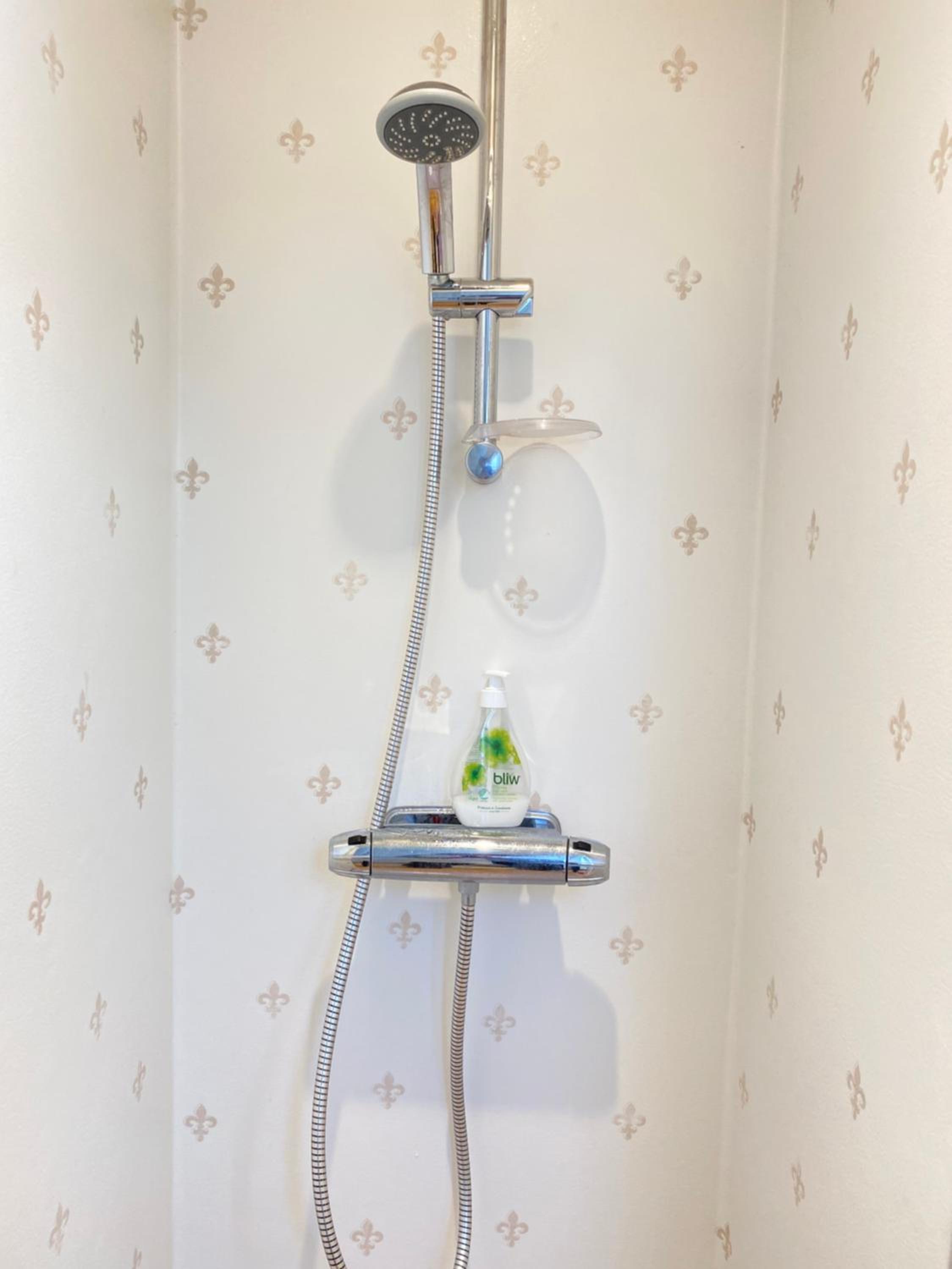 Twin Room with Bathroom - Photo 9