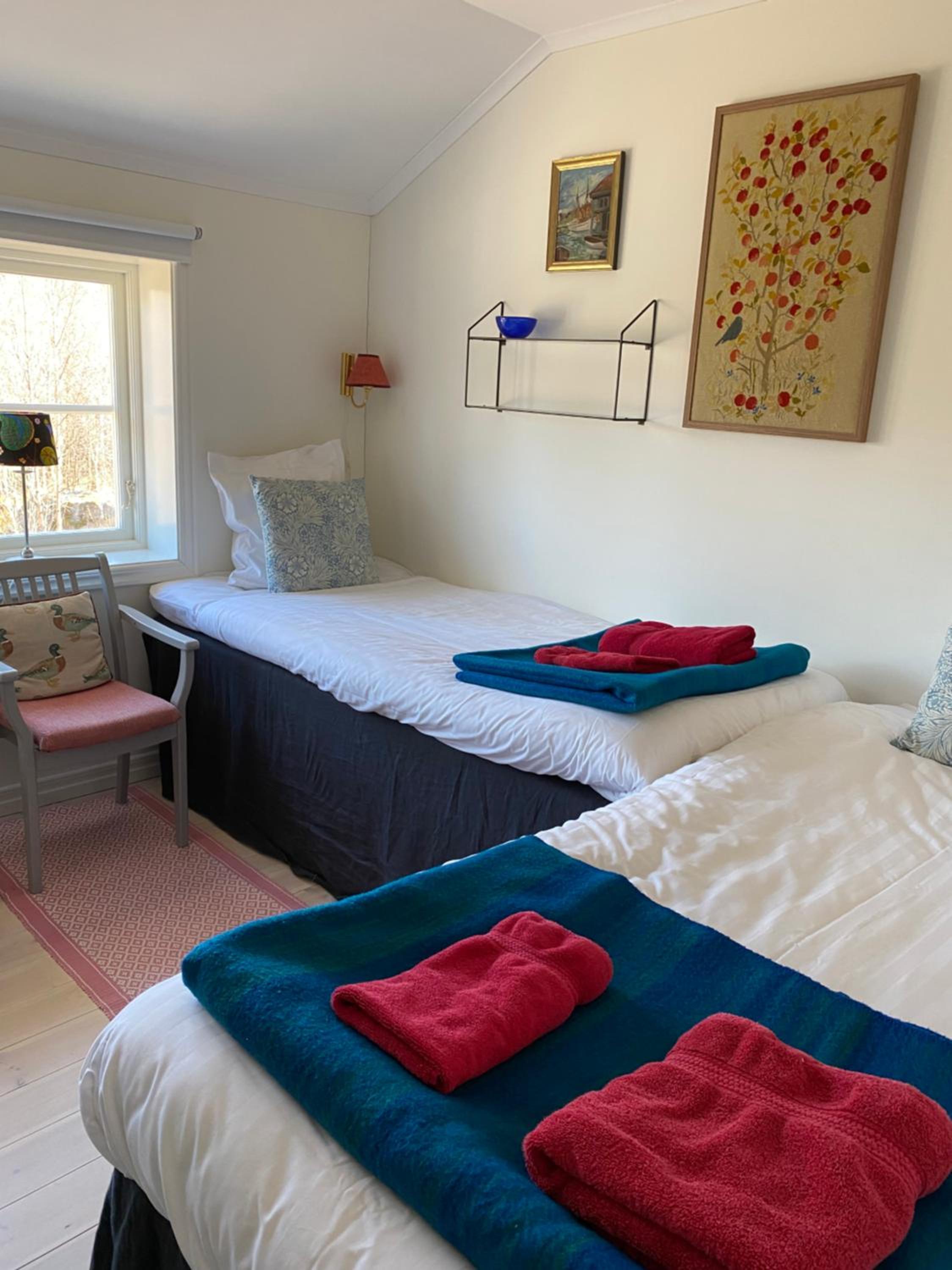 Twin Room with Bathroom - Photo 11
