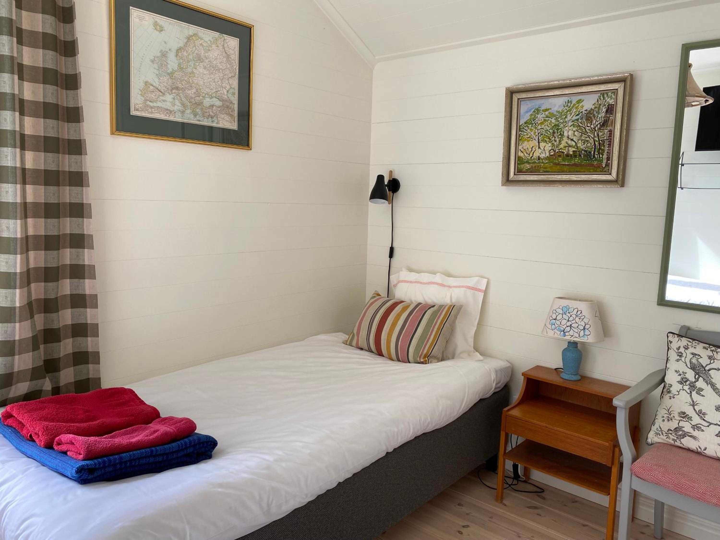 Twin Room with Bathroom - Photo 19