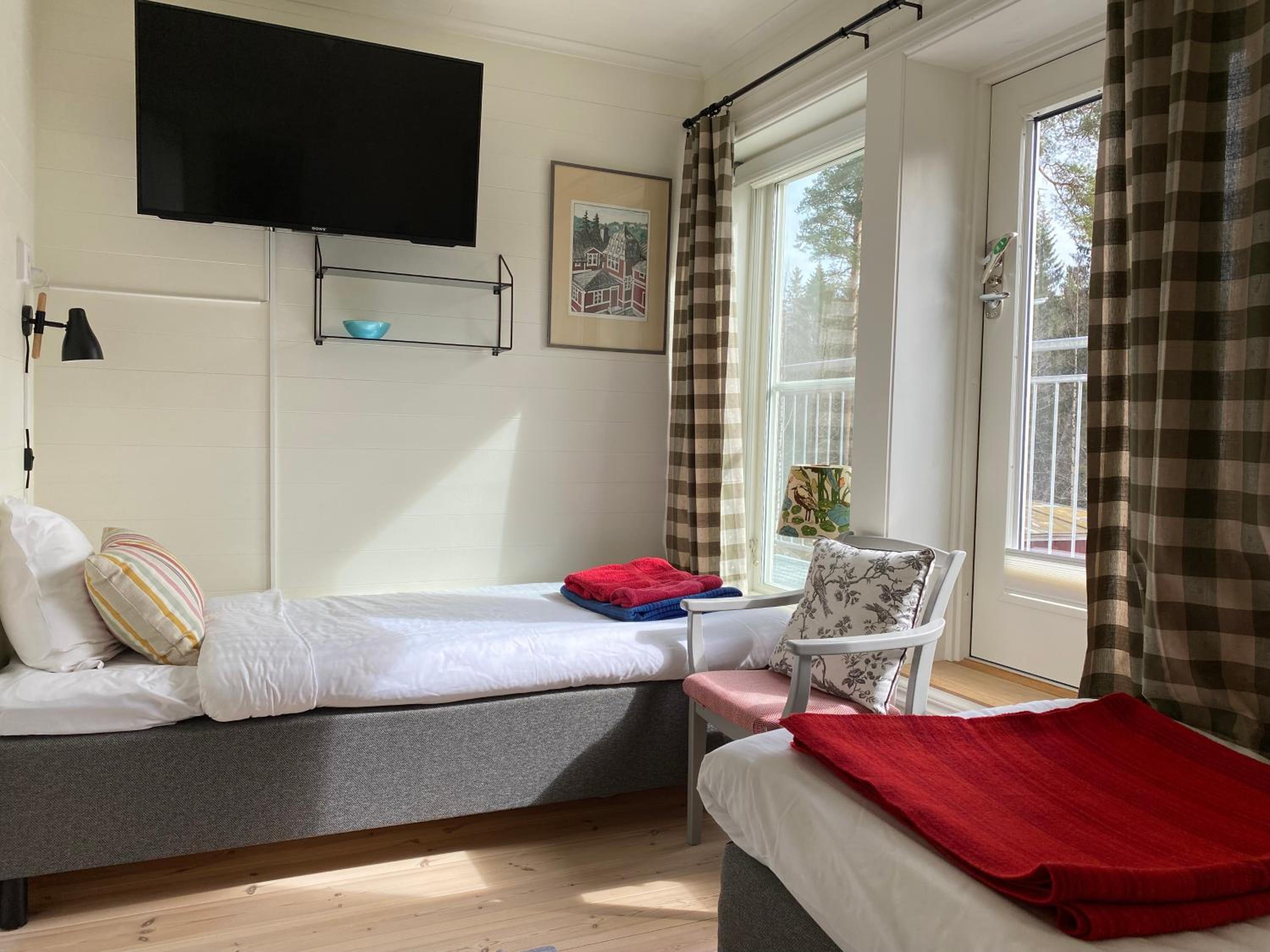 Twin Room with Bathroom - Photo 18