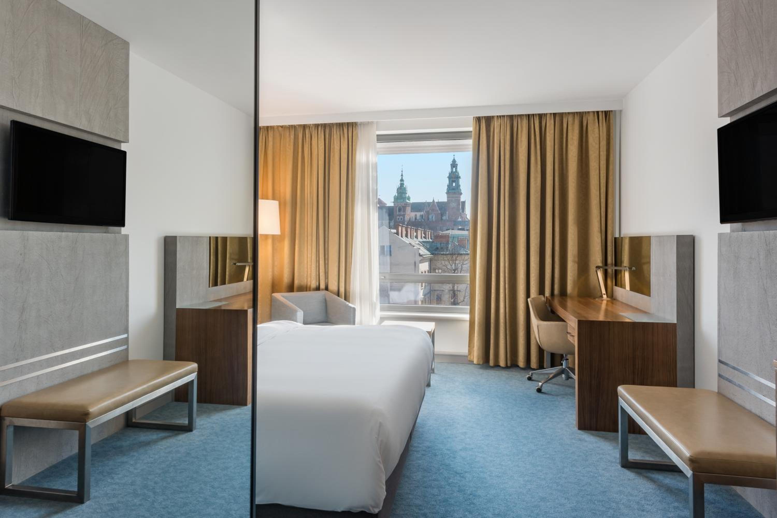 Superior Room With Old Town View