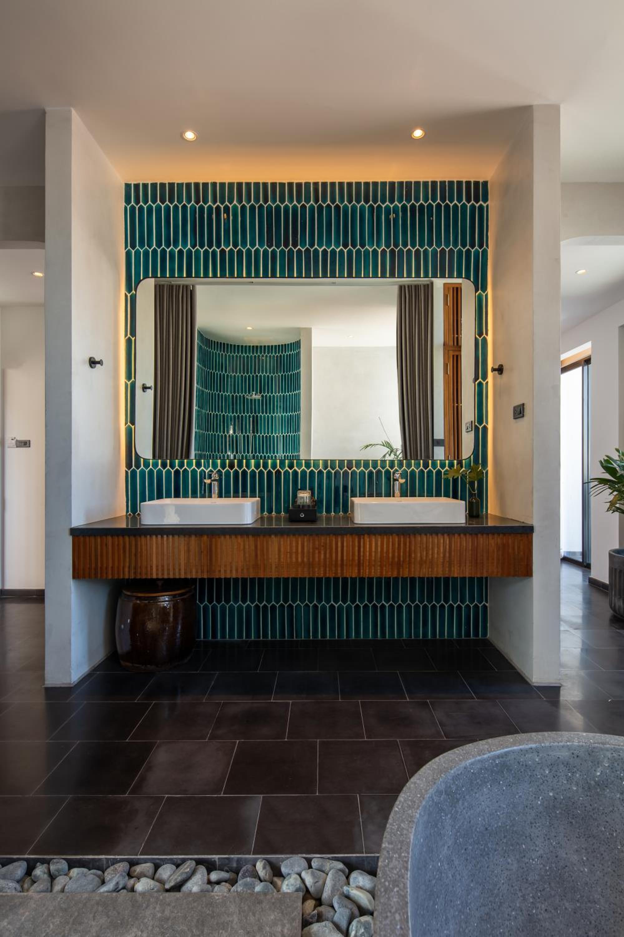 Executive Suite - Photo 11
