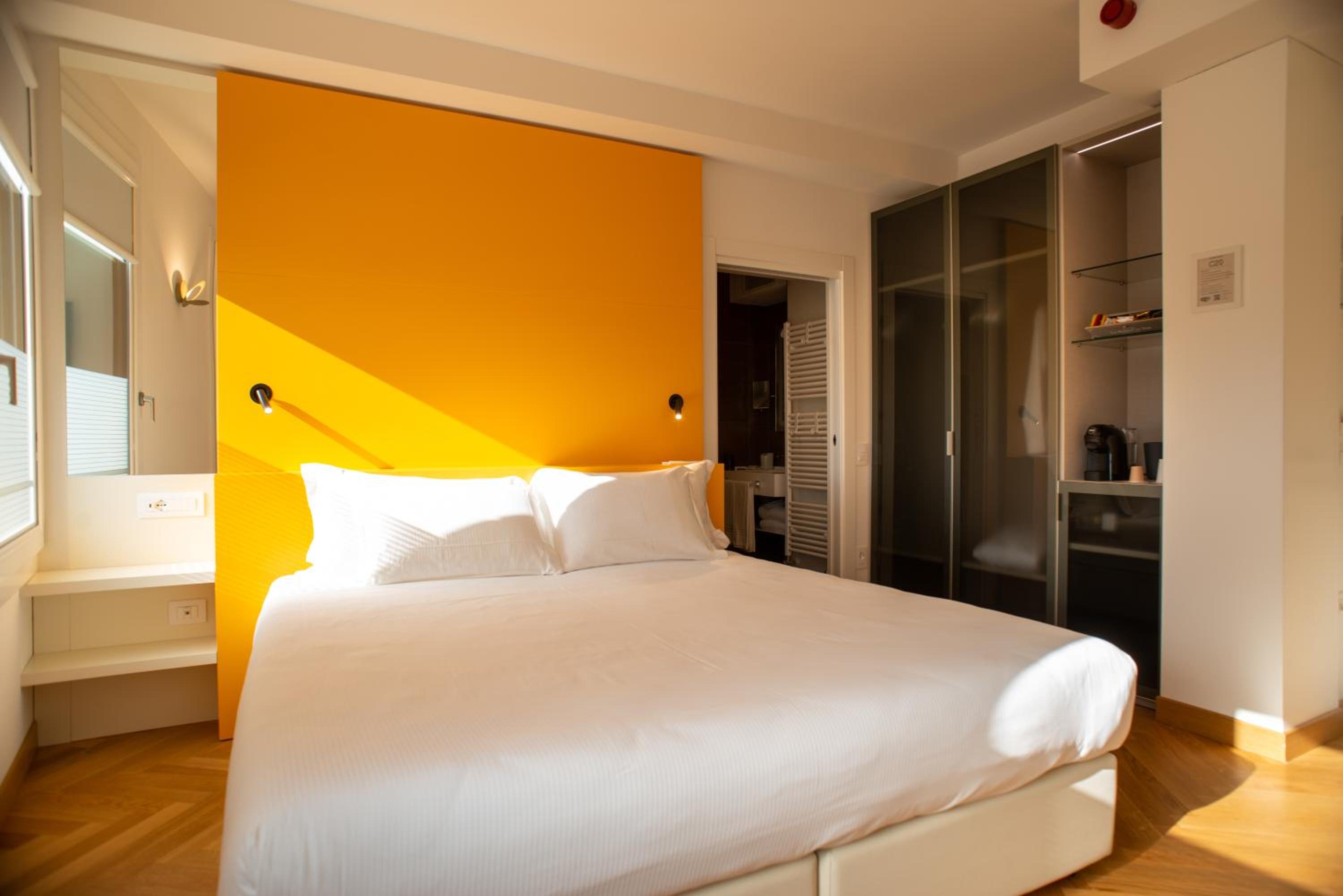 Deluxe Double Room - Photo 8