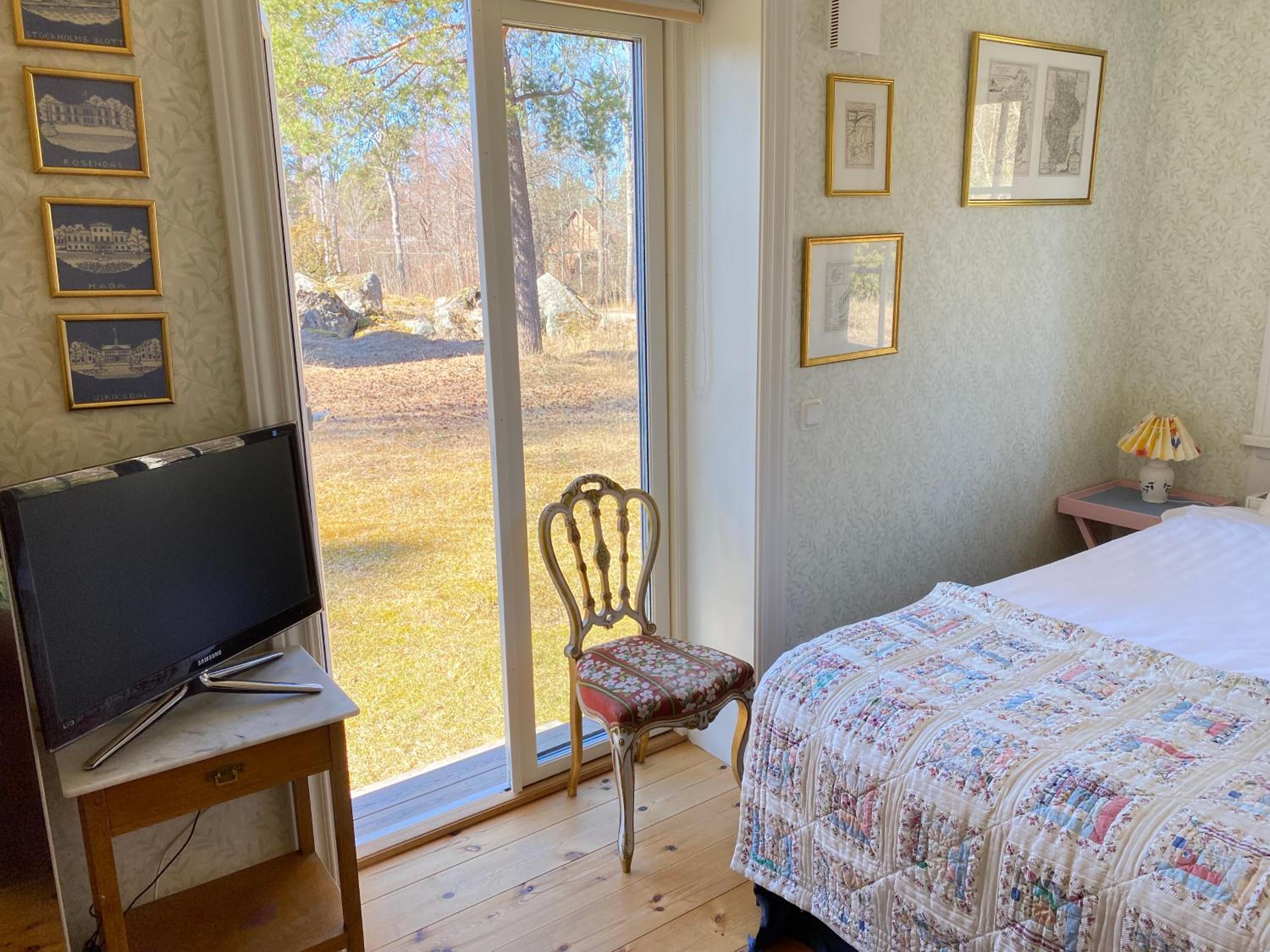 Double Room with Shared Bathroom photo 3