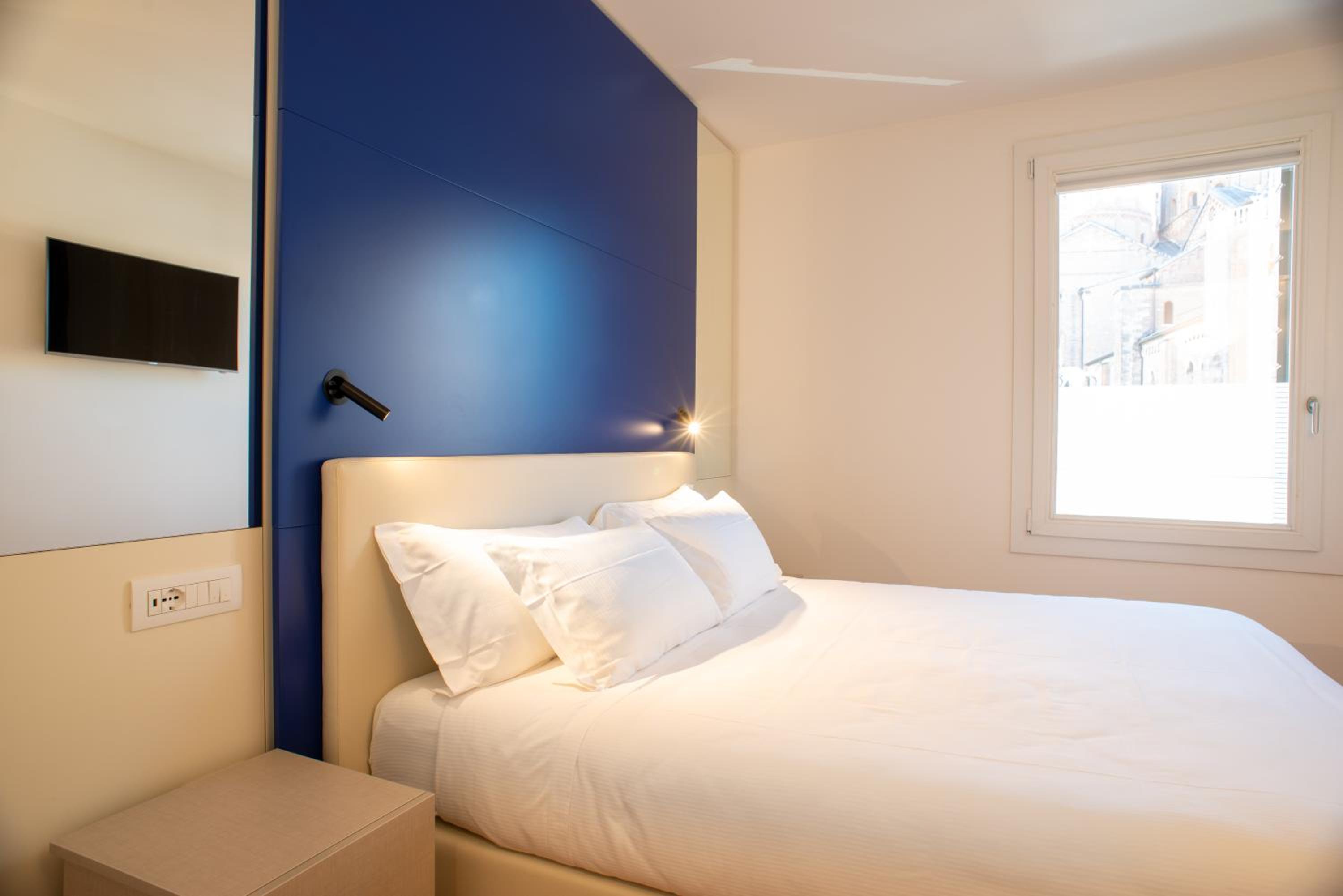 Deluxe Double Room - Photo 14