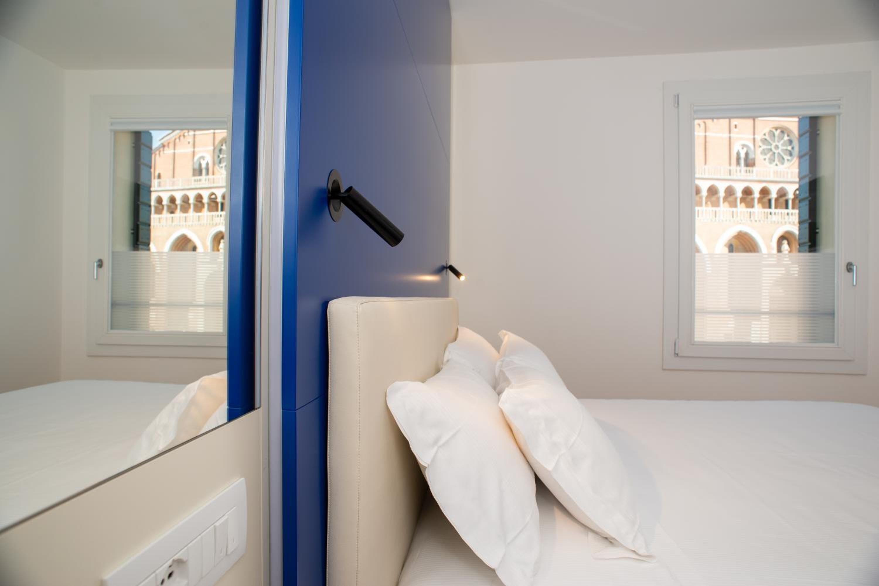 Deluxe Double Room - Photo 15