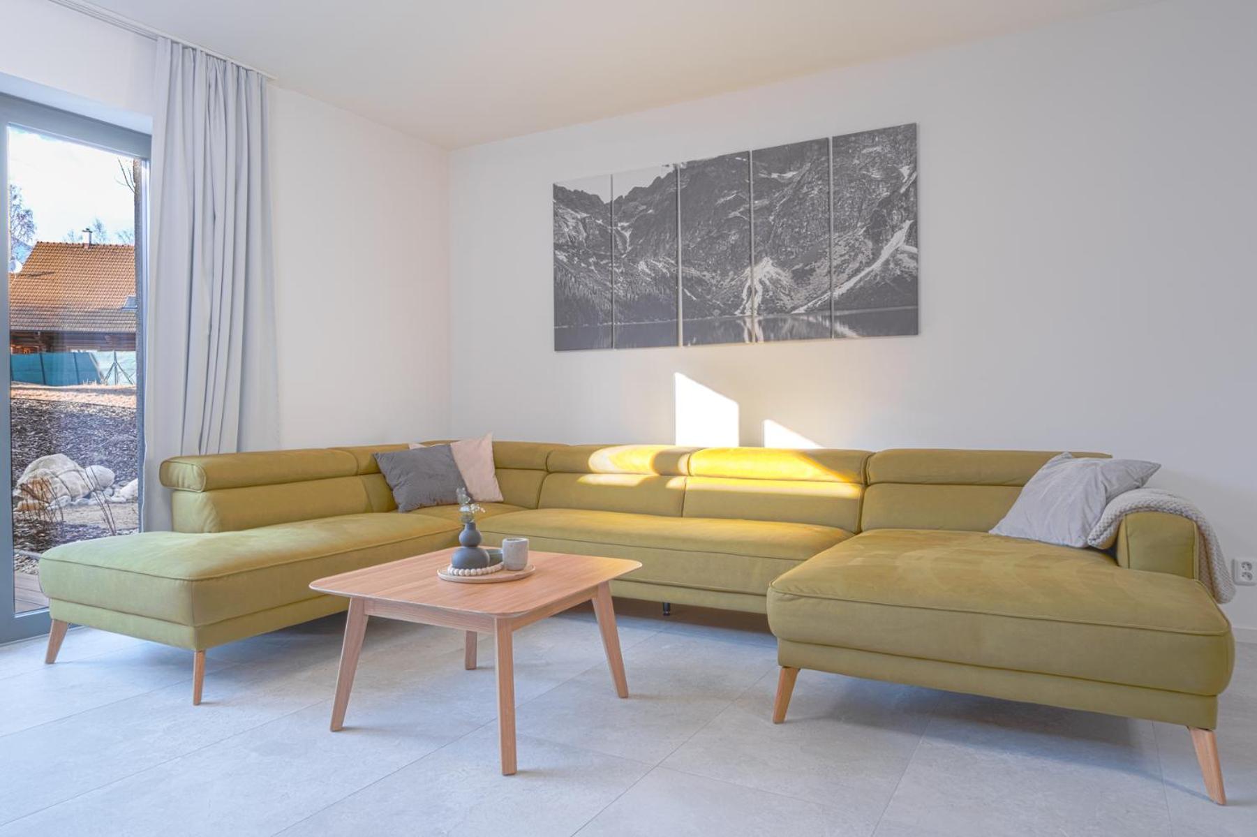 Apartment with Mountain View - Photo 3
