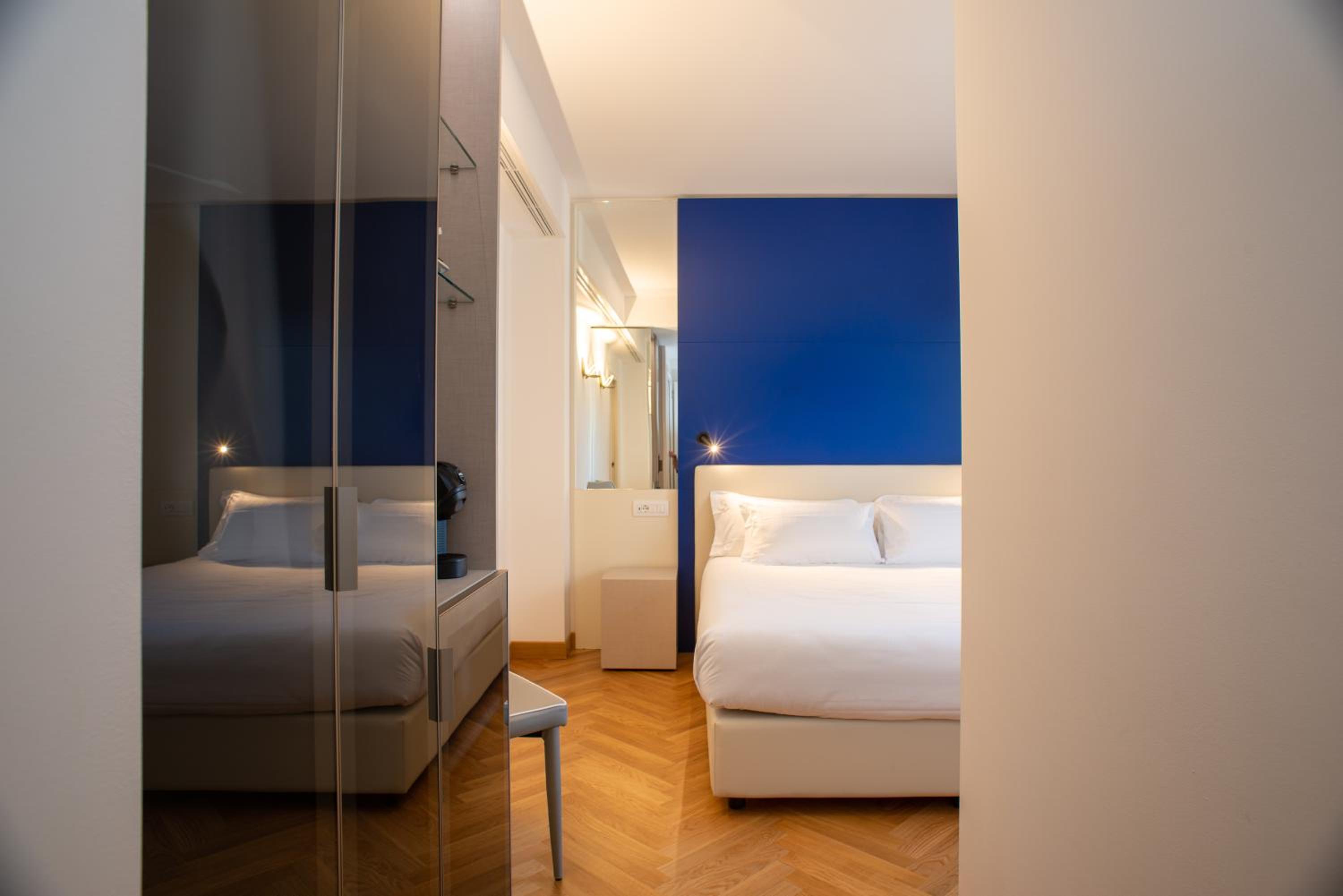 Deluxe Double Room - Photo 18