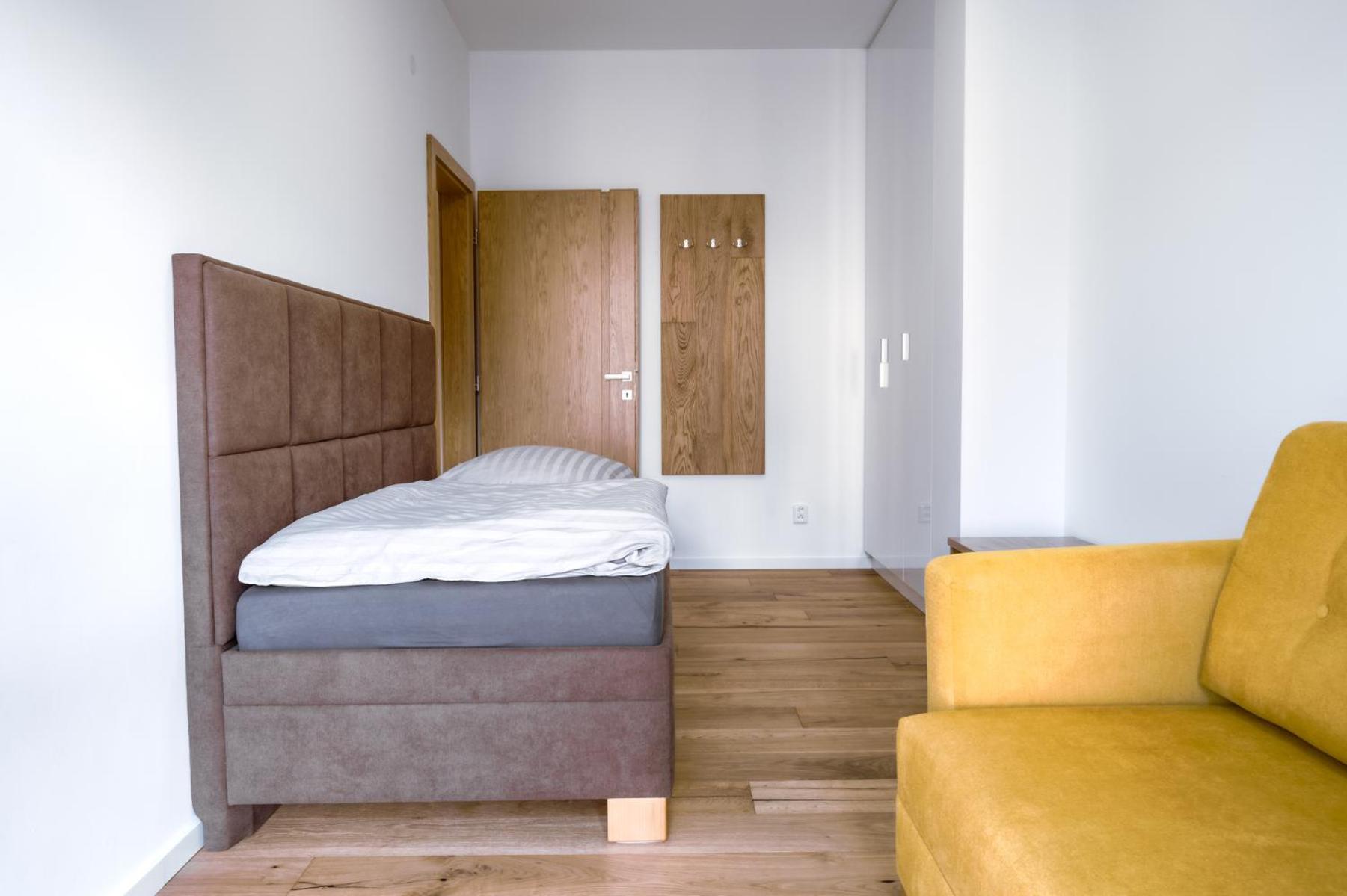 Apartment with Mountain View - Photo 8