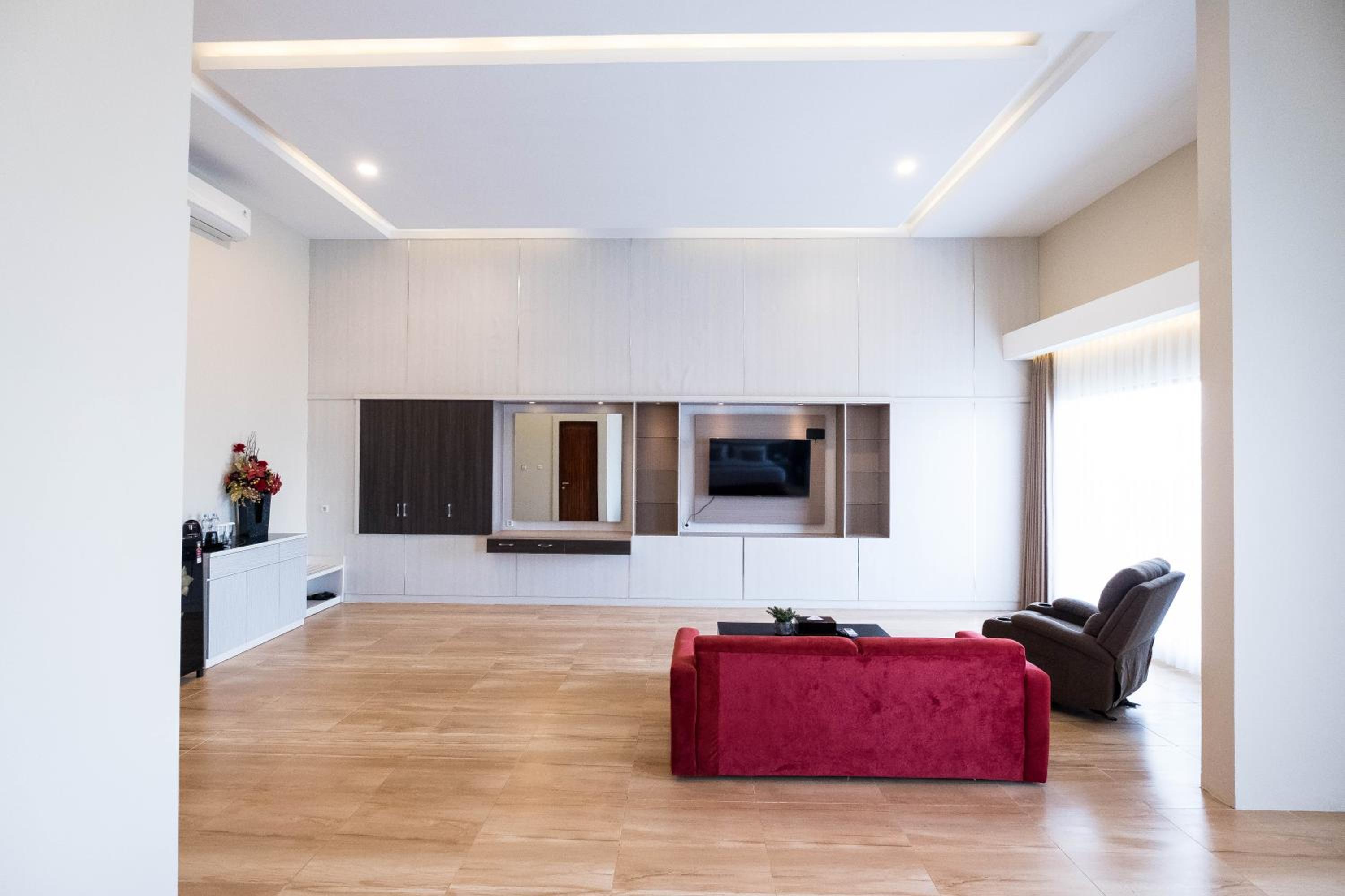 Family Room - Photo 2