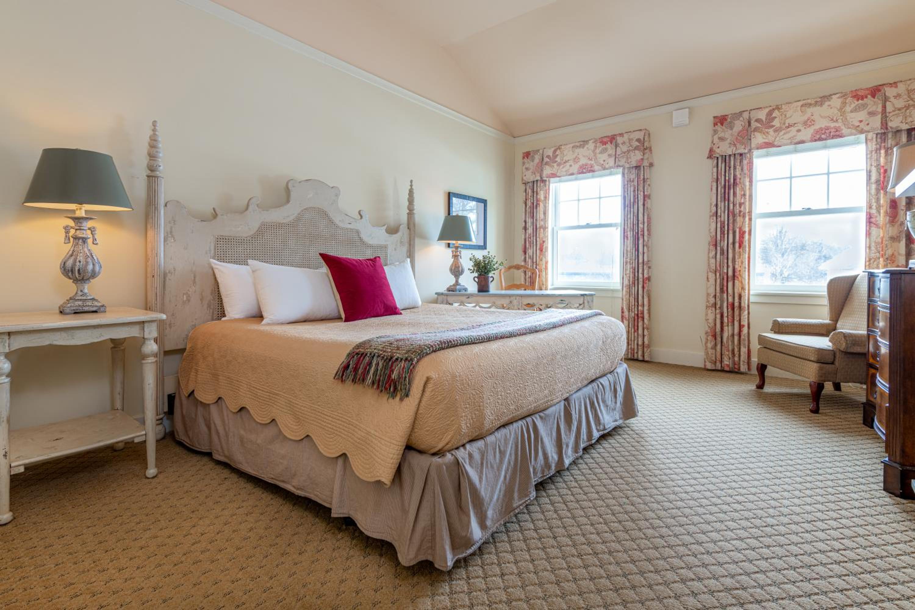 Deluxe King Room photo 1