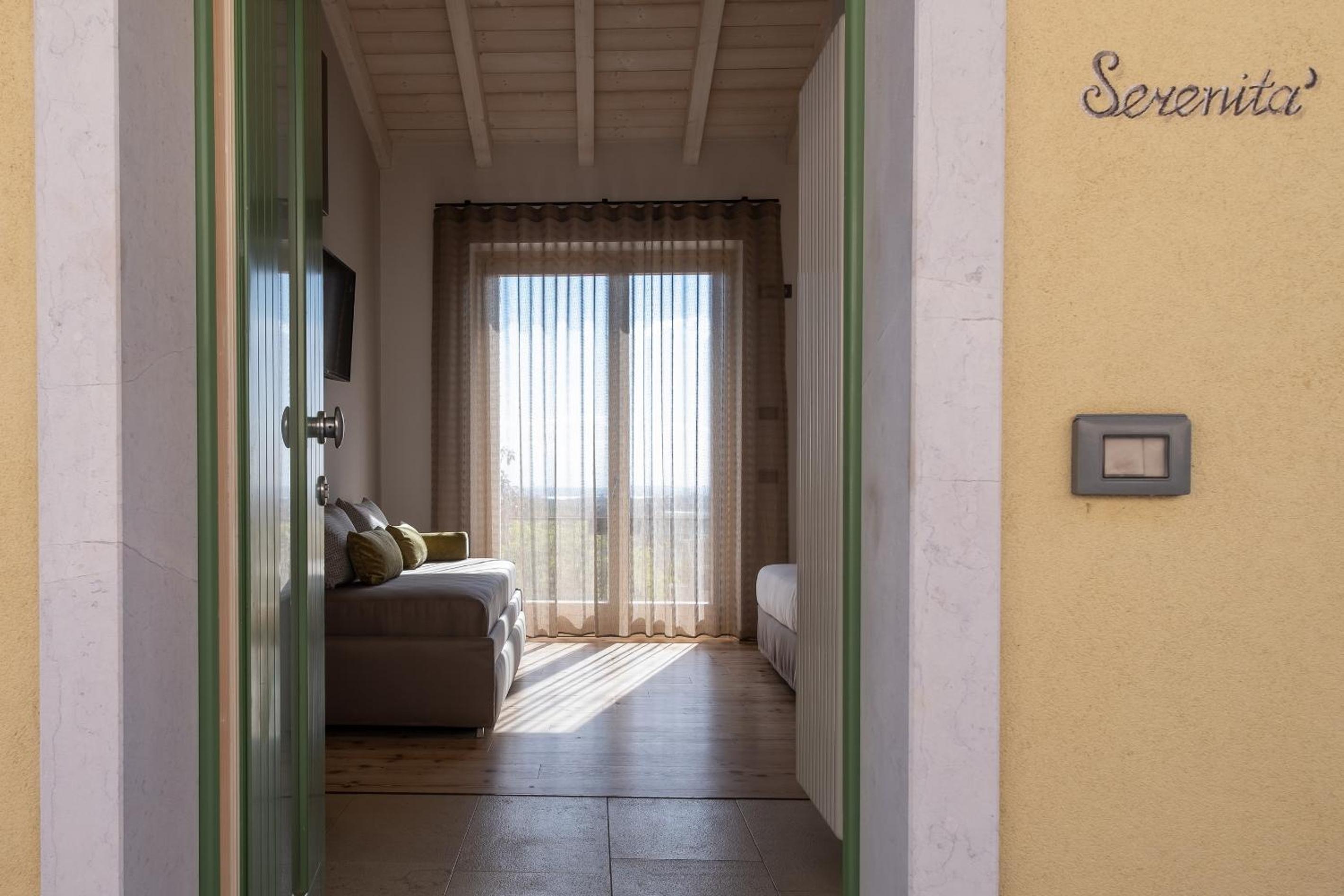 Room with Lake View photo 3