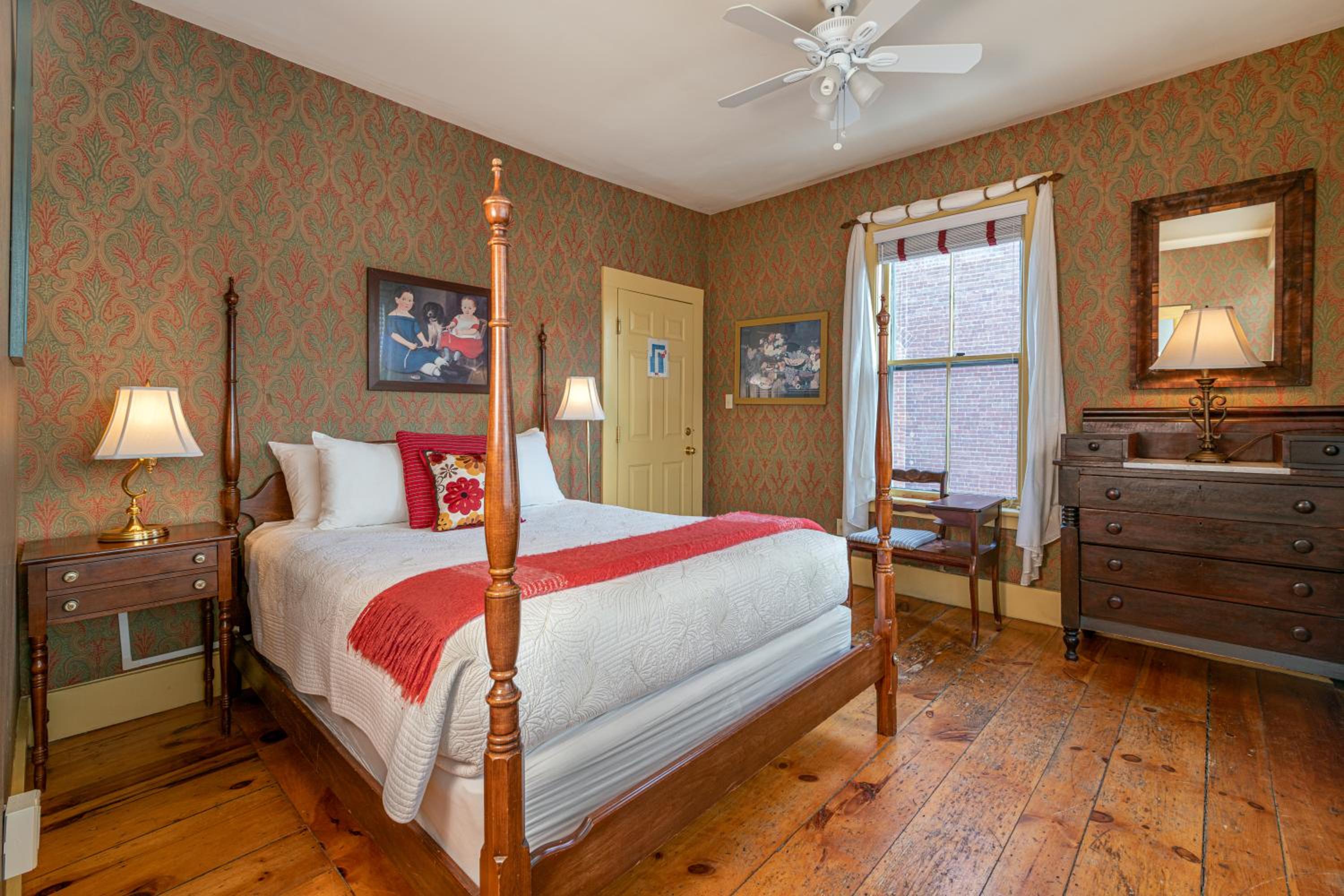 Queen Room photo 3