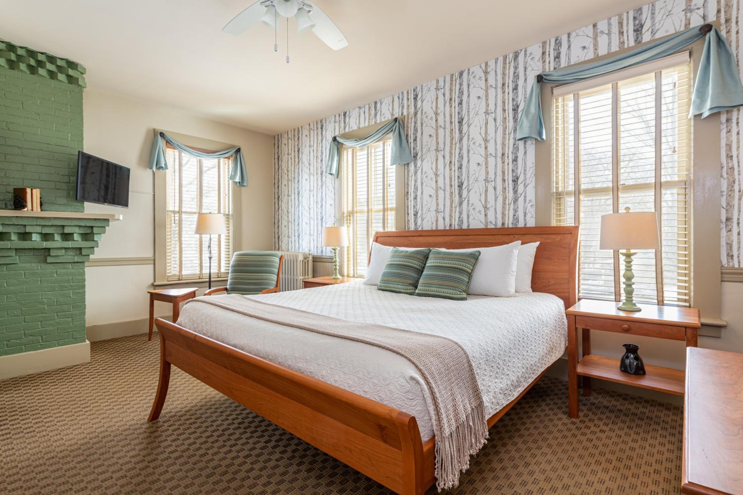 Standard King Room photo 1