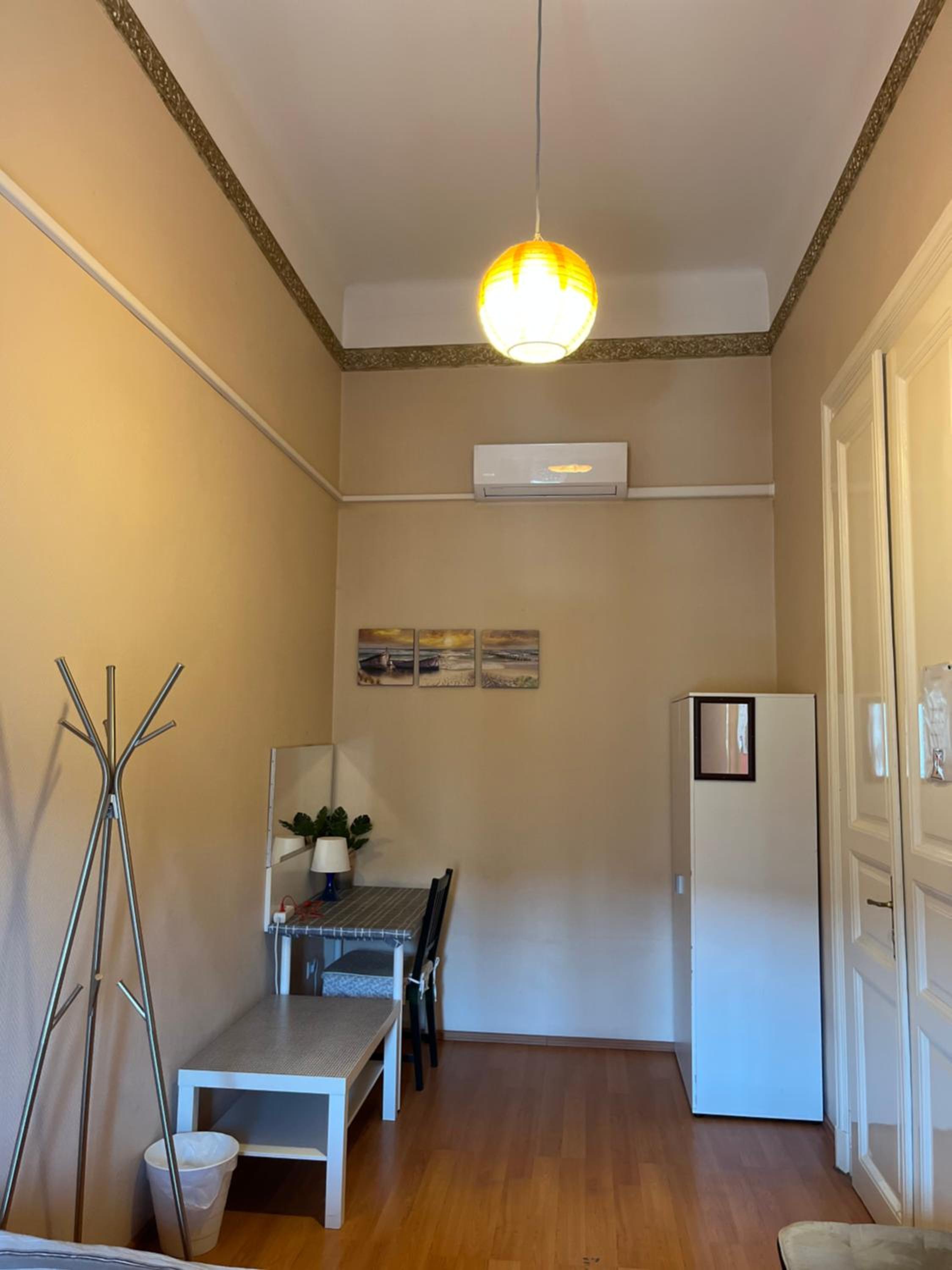 Twin Room with Street View - Photo 3