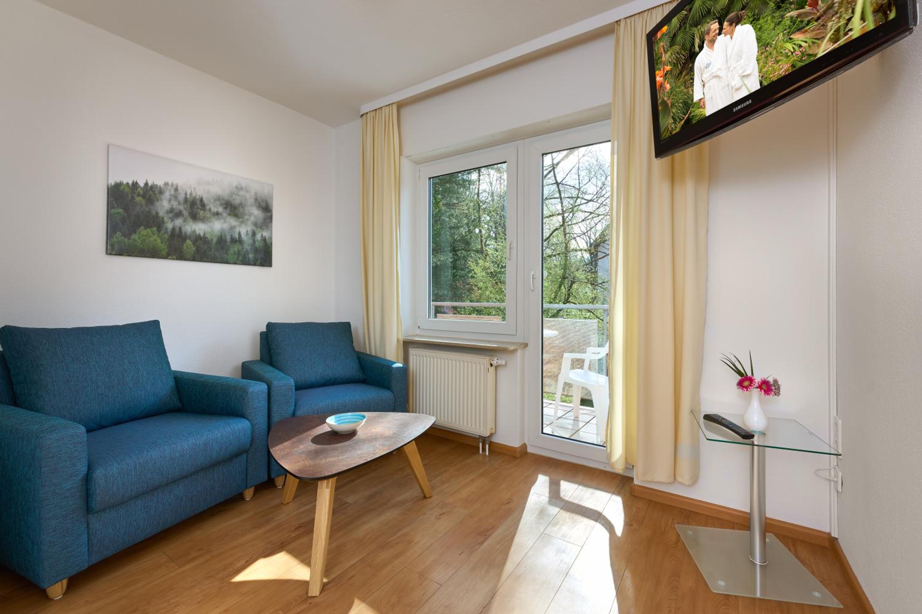 Apartment with Balcony photo 2
