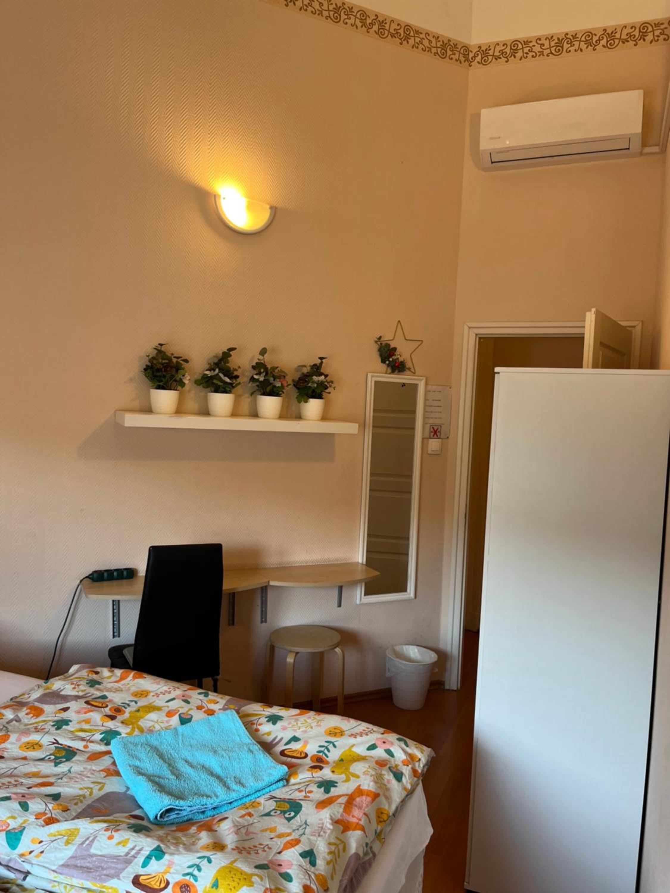 Double Room with Street View - Photo 10