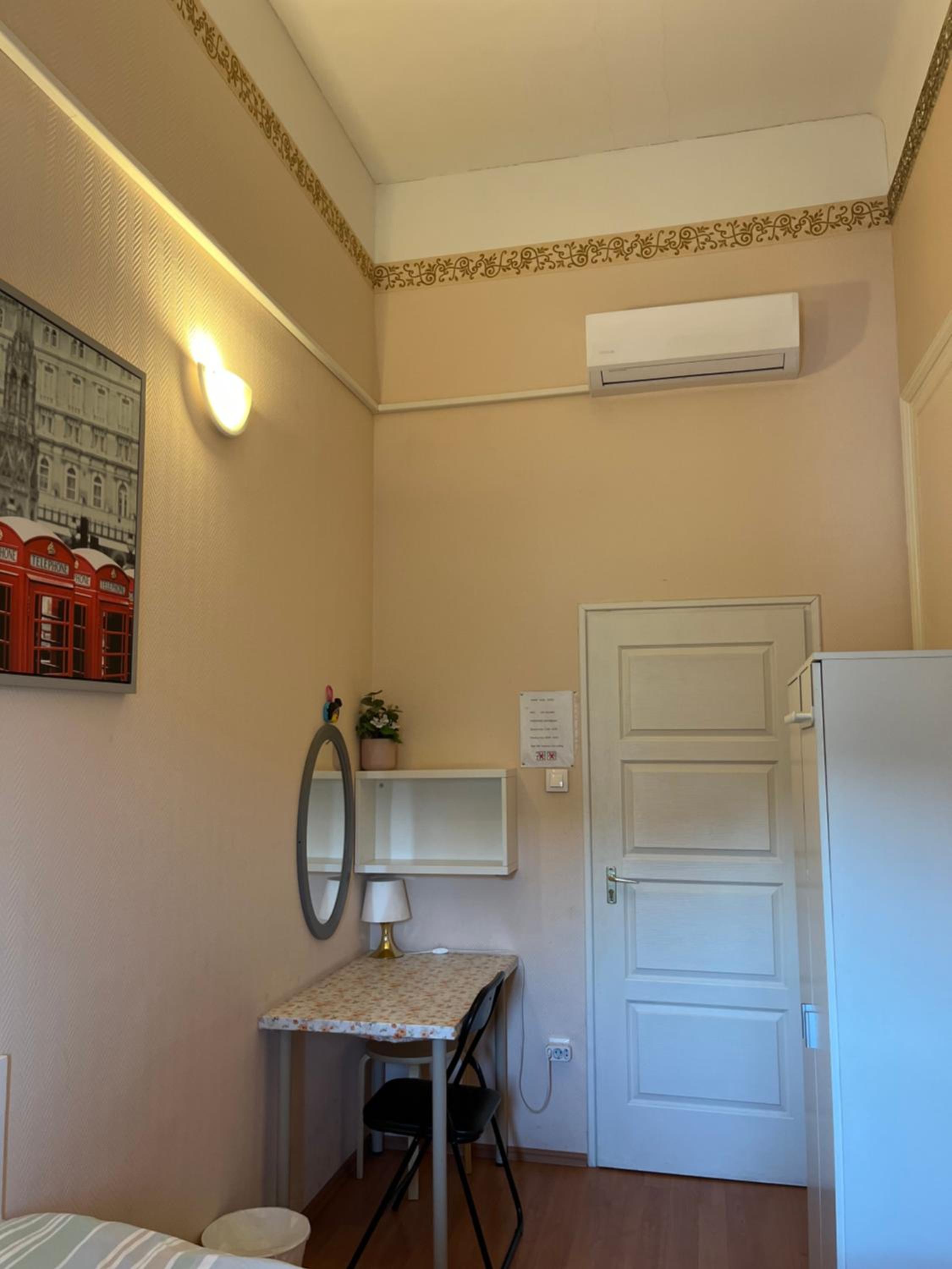 Budget Twin Room with Street View - Photo 1