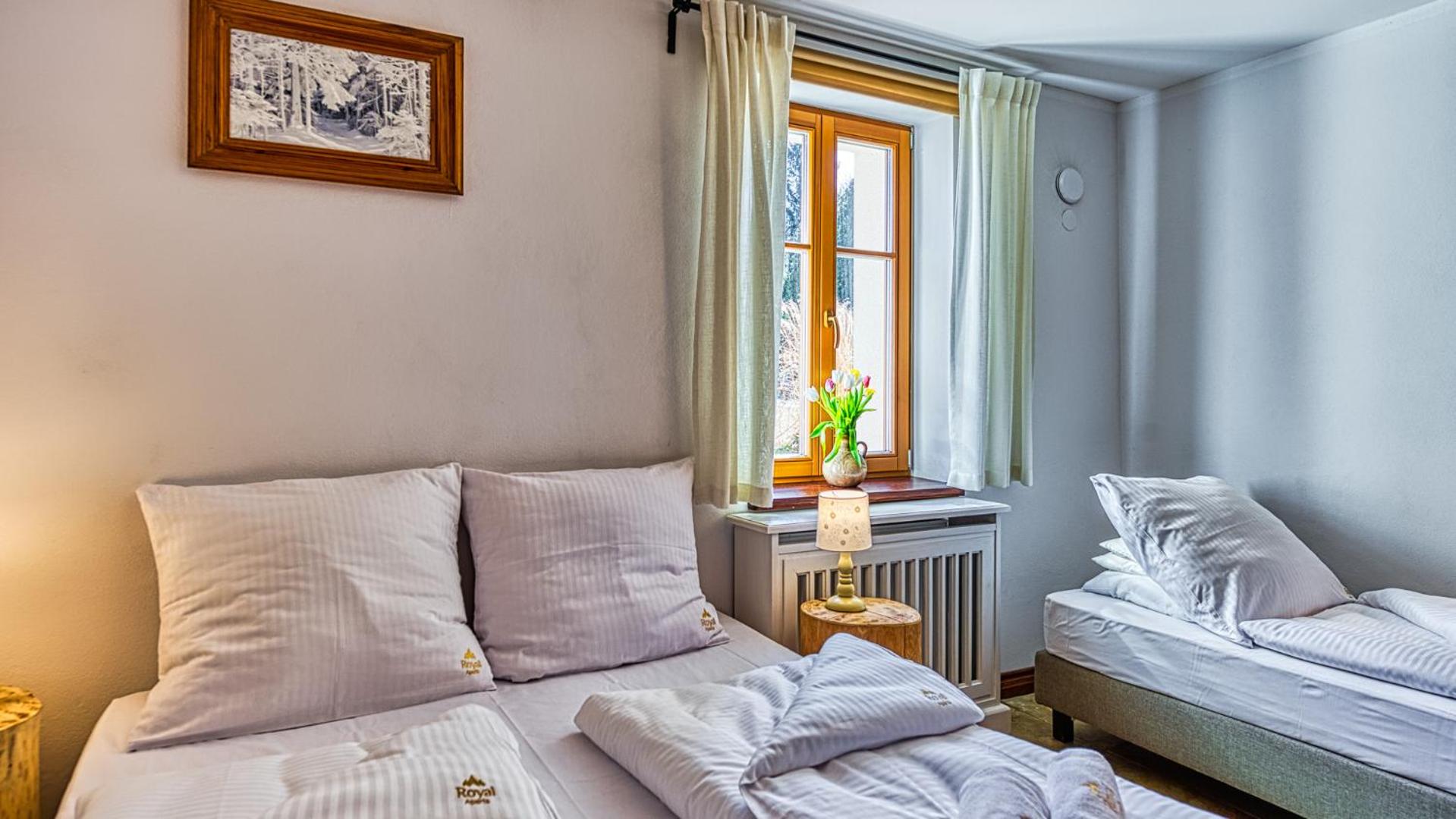 Triple Room with Private Bathroom - Photo 11