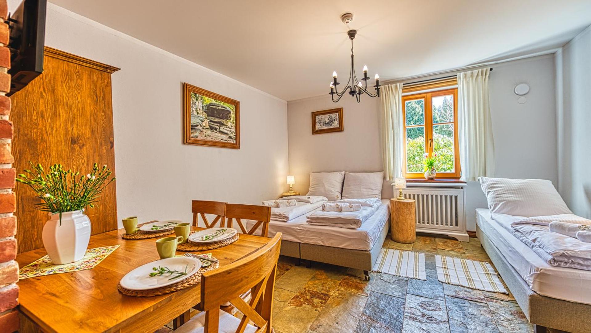 Triple Room with Private Bathroom - Photo 8