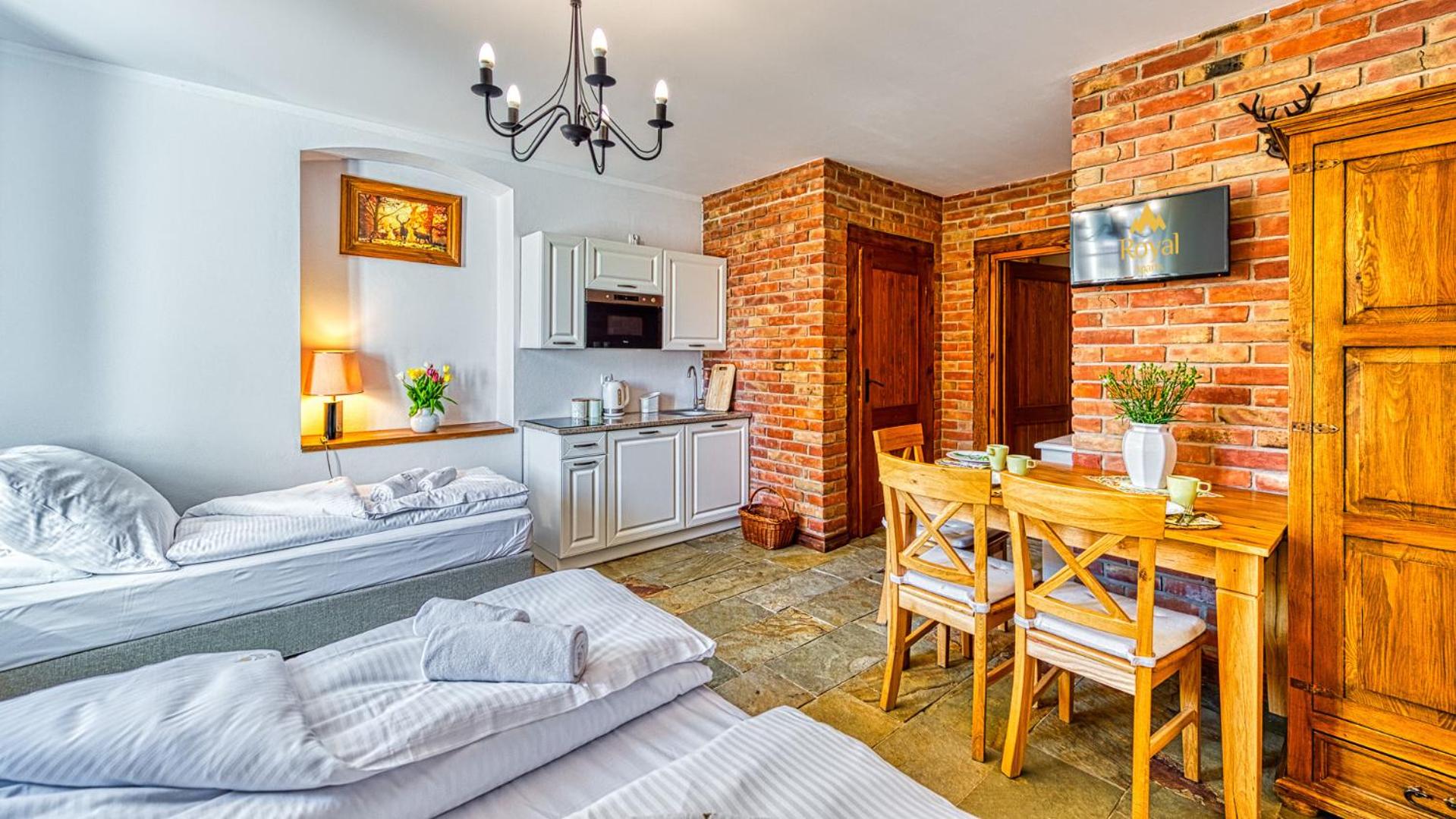 Triple Room with Private Bathroom - Photo 10