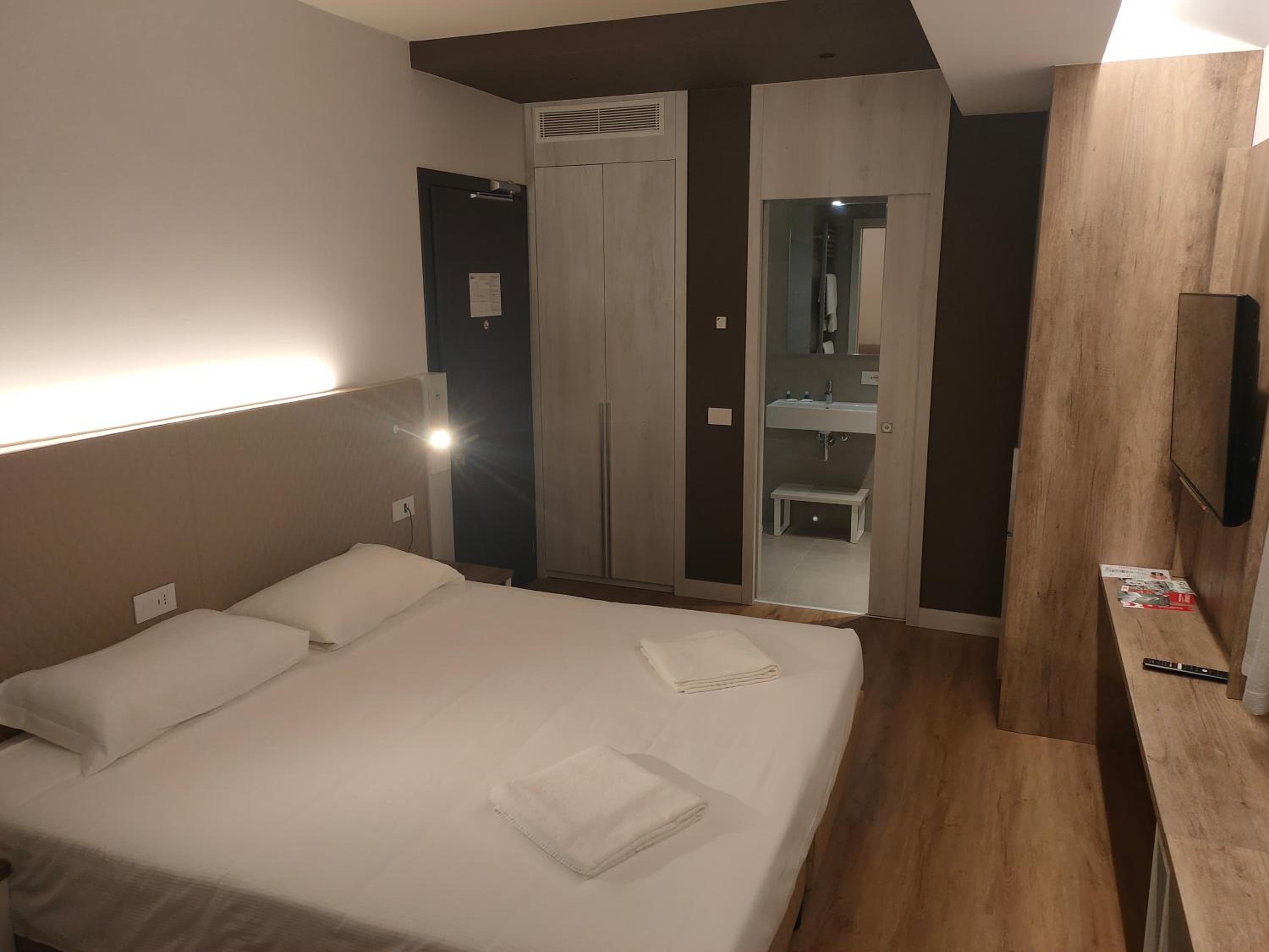 Deluxe Double or Twin Room - Photo 1