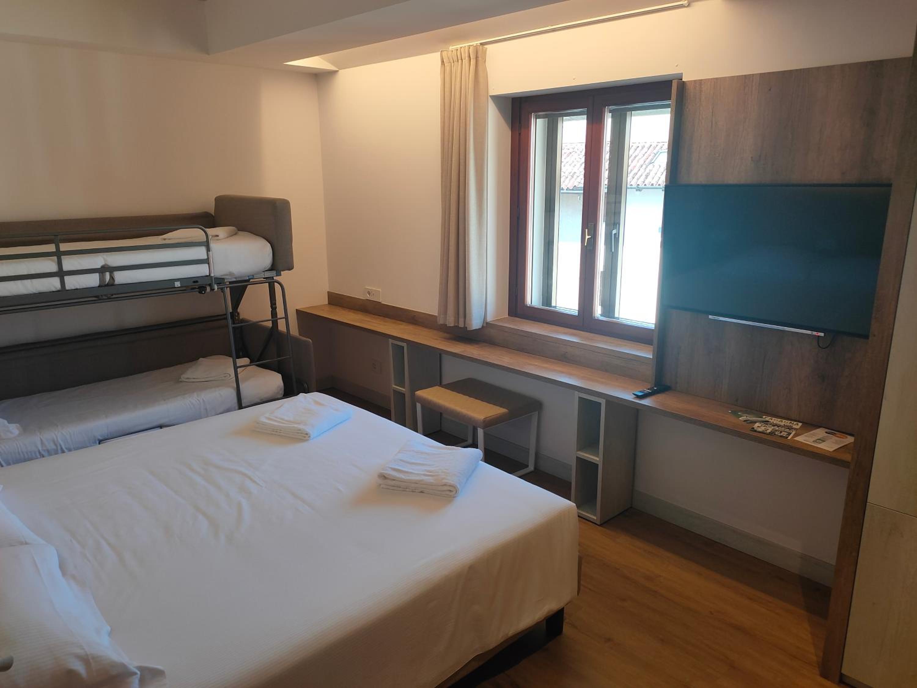 Deluxe Double or Twin Room - Photo 13