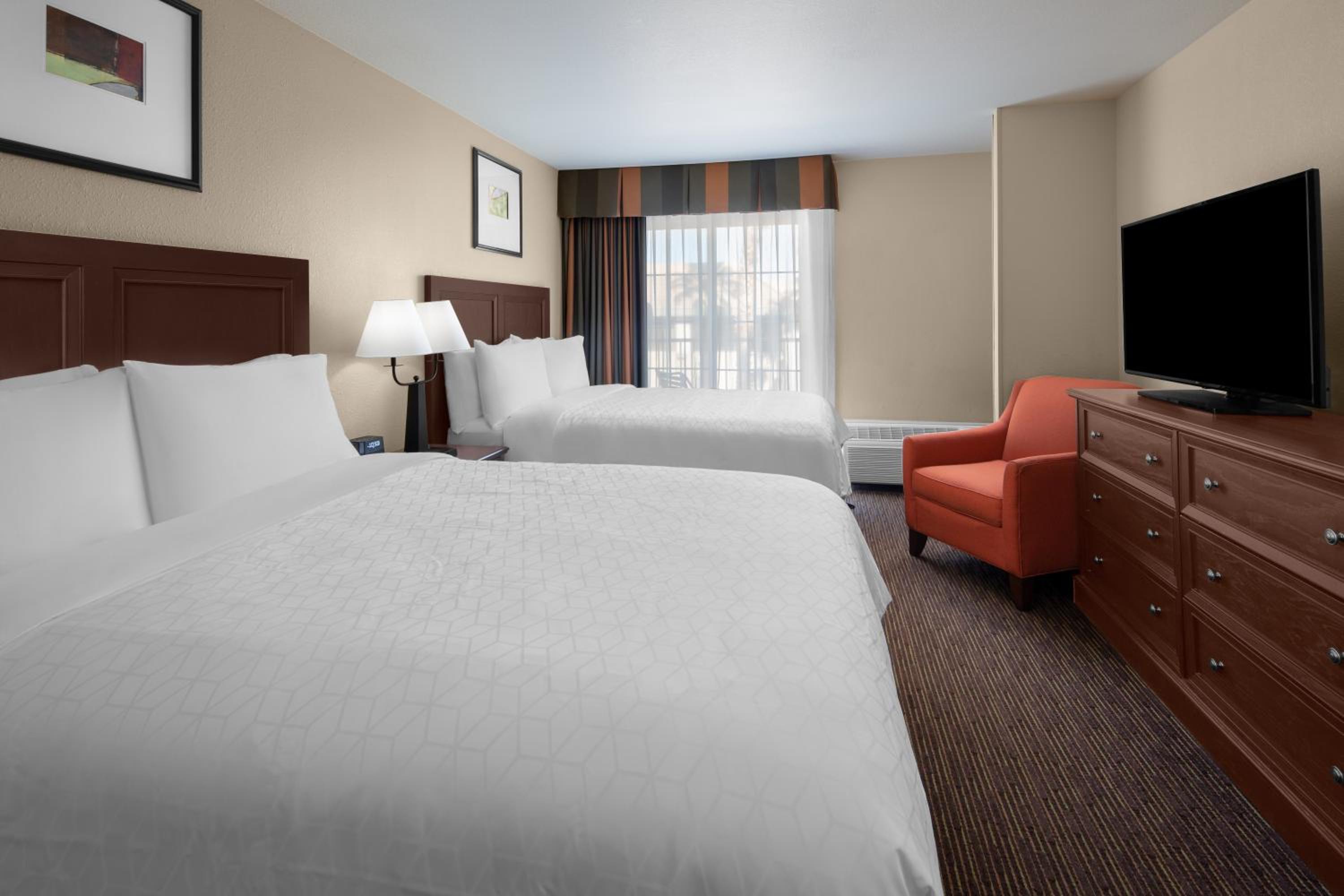 Suite With Two Queen Beds And Balcony - Photo 2