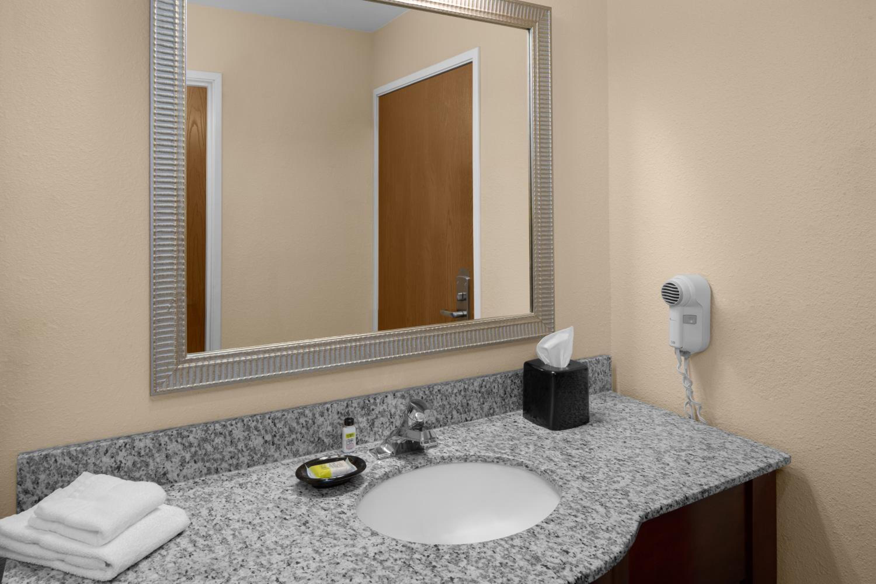 One-Bedroom King Suite - Photo 2
