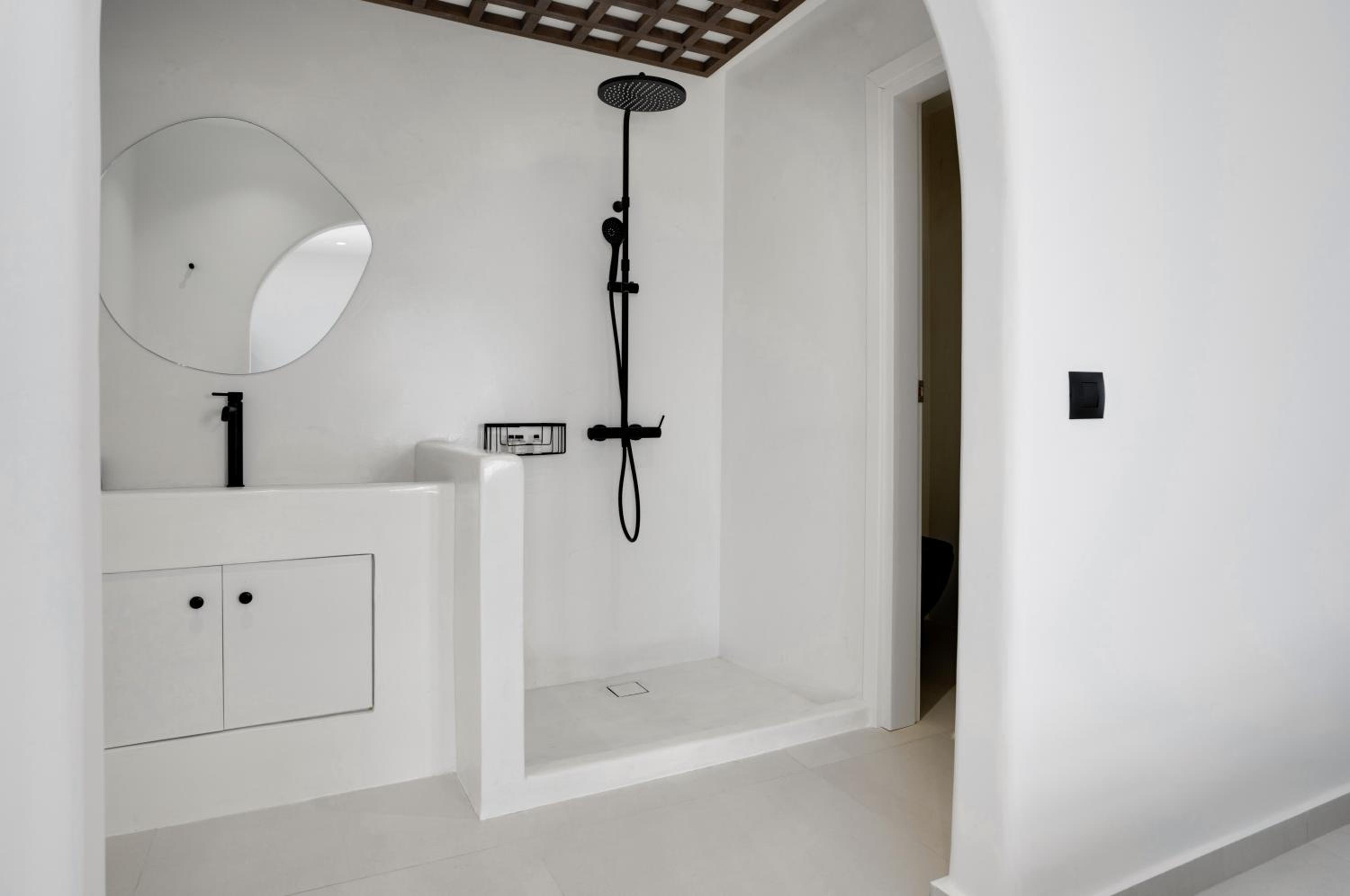 Superior Suite with Sea View - Photo 14