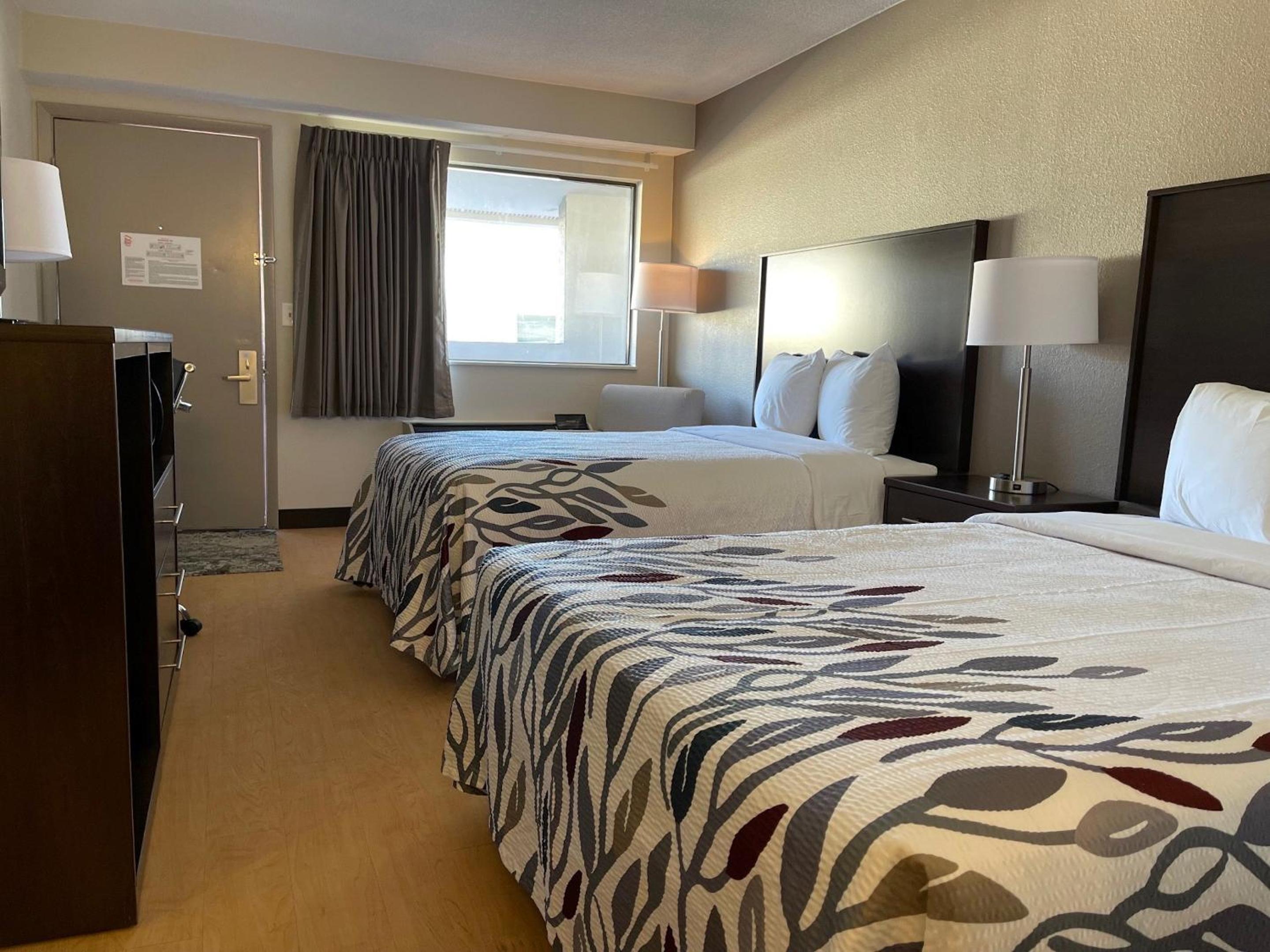 Deluxe Room with Two Double Beds Non-Smoking - Photo 6