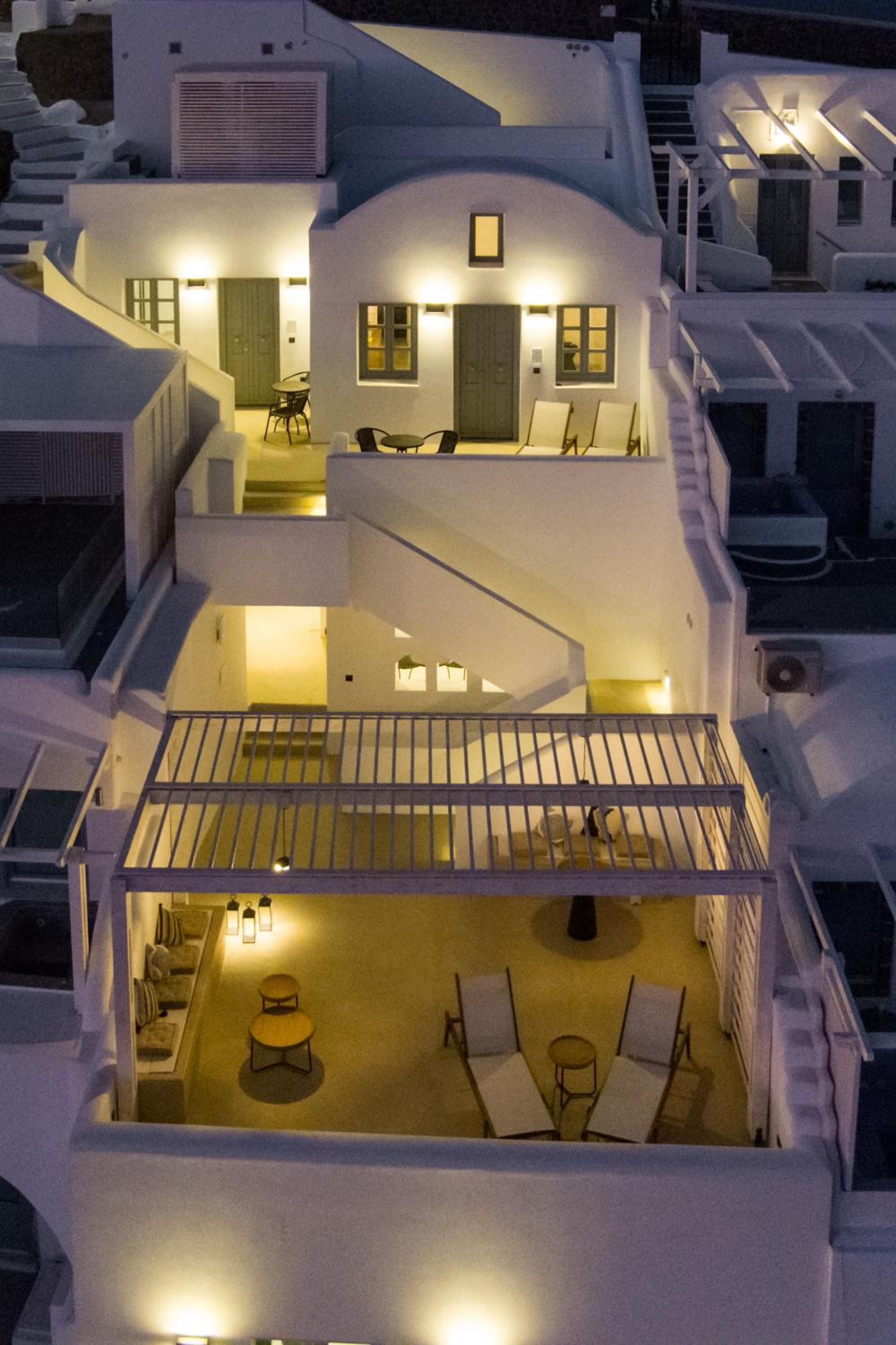 Superior Suite with Sea View - Photo 20