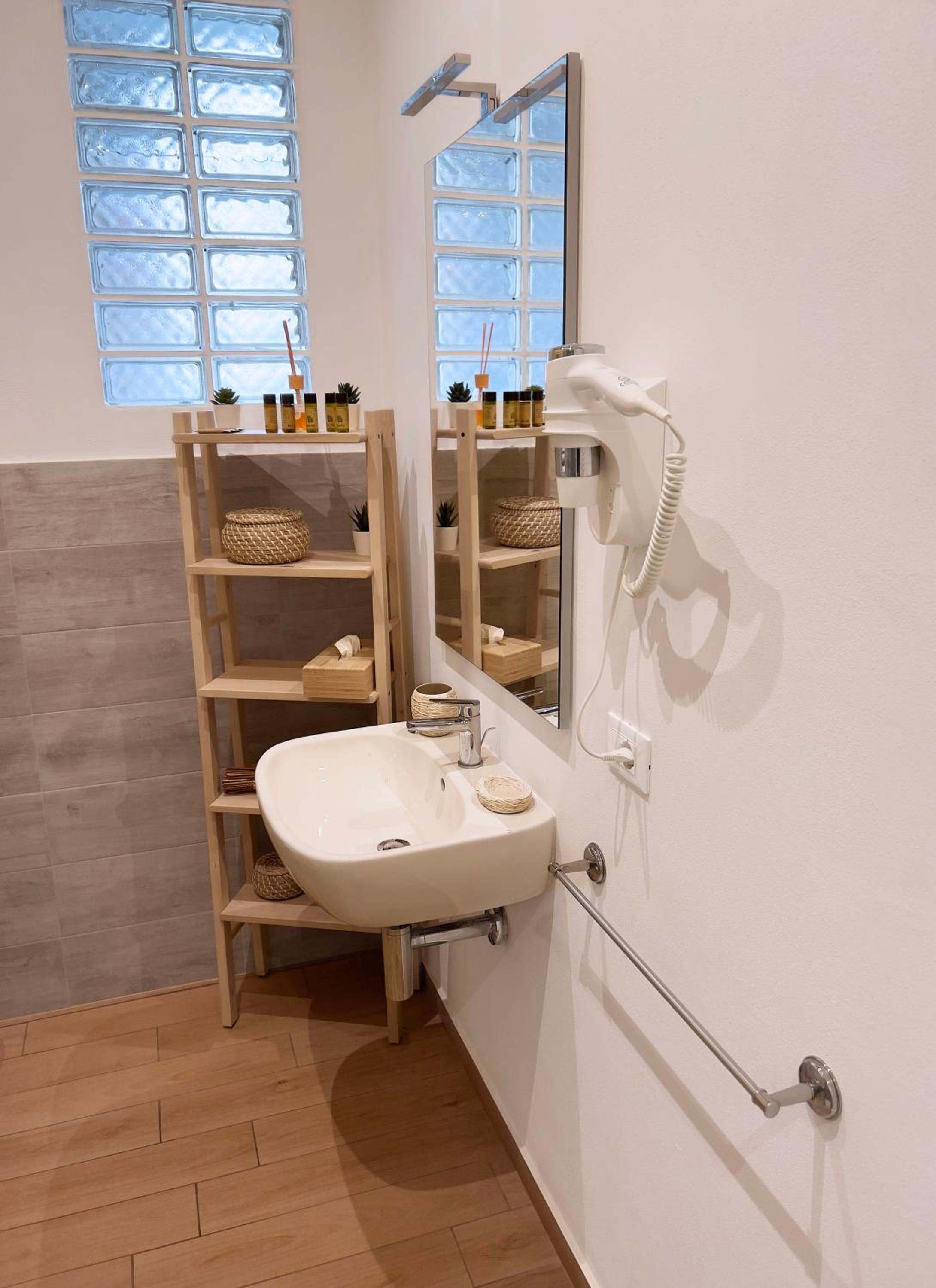 Quadruple Room with Private Bathroom photo 3