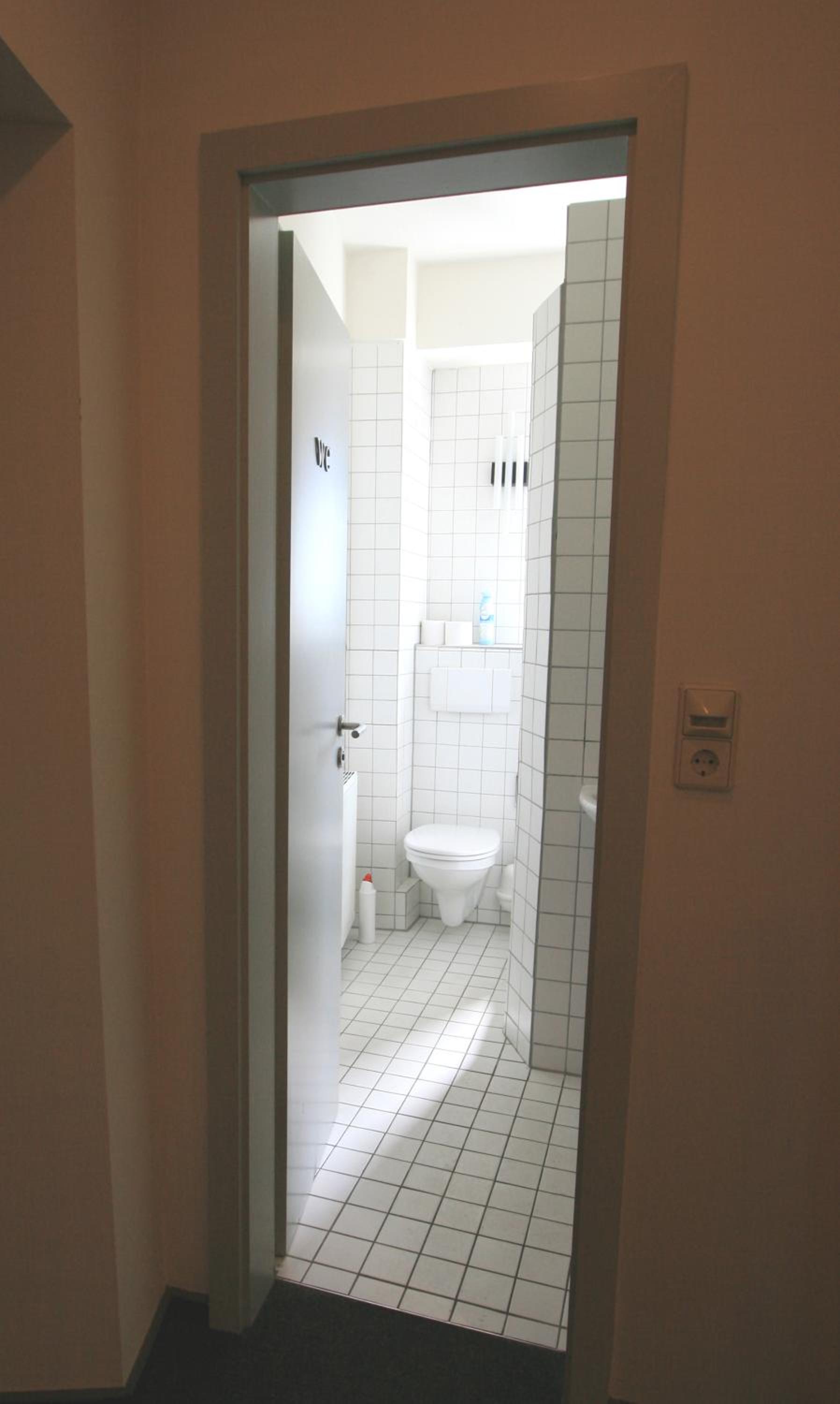 Single Room with Shared Bathroom photo 3