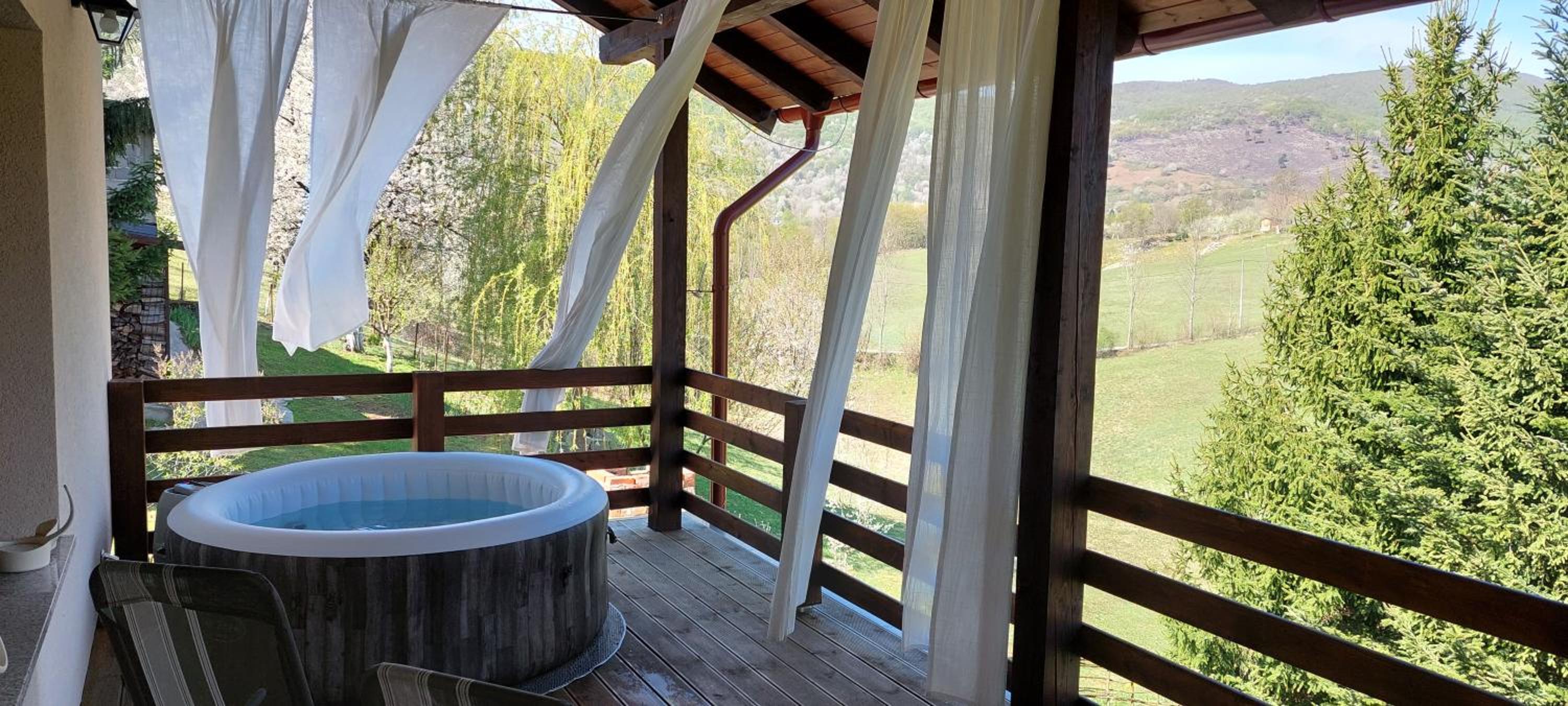 Deluxe Studio with Jacuzzi - Photo 6