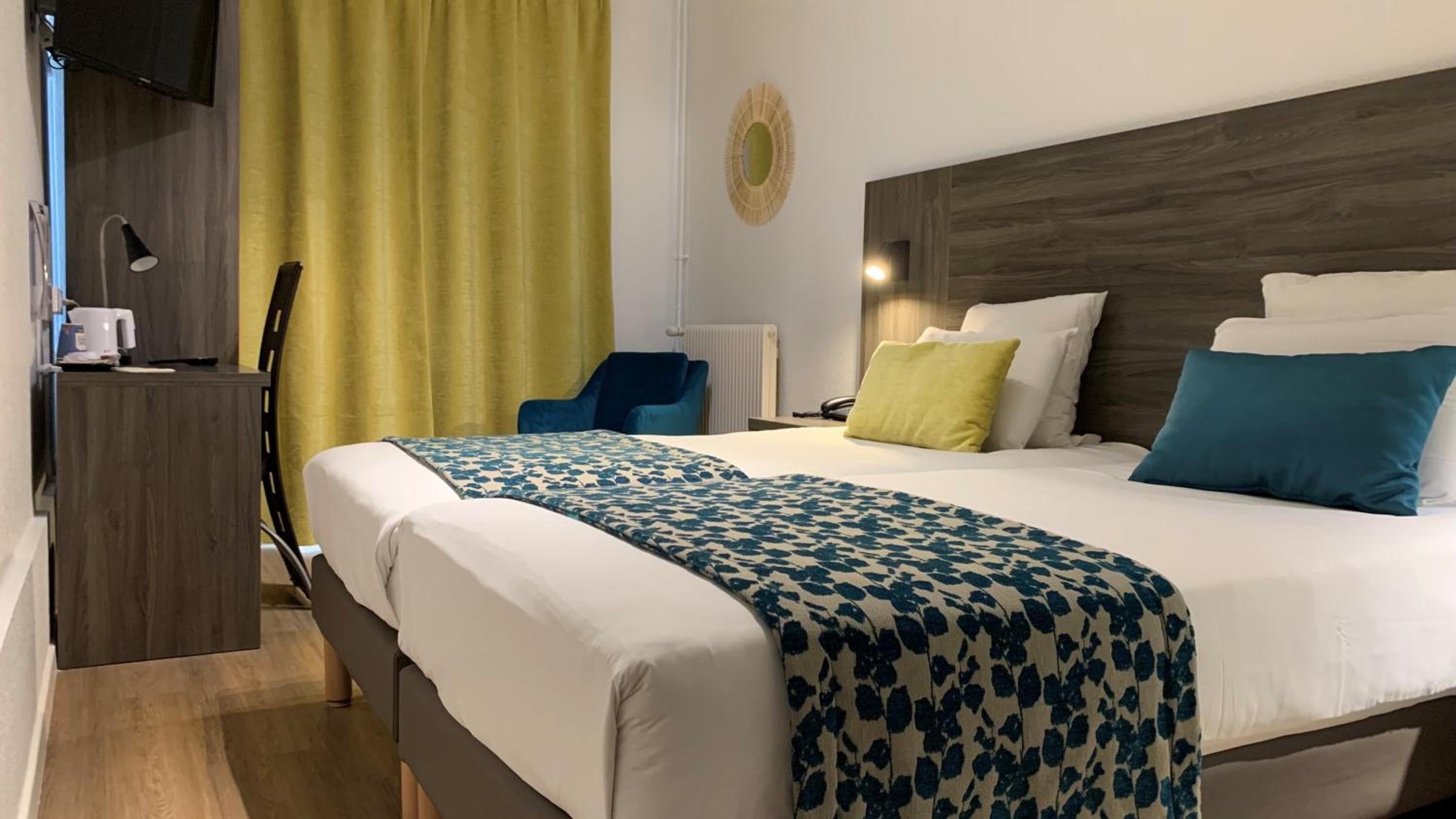 Twin Room - Photo 11