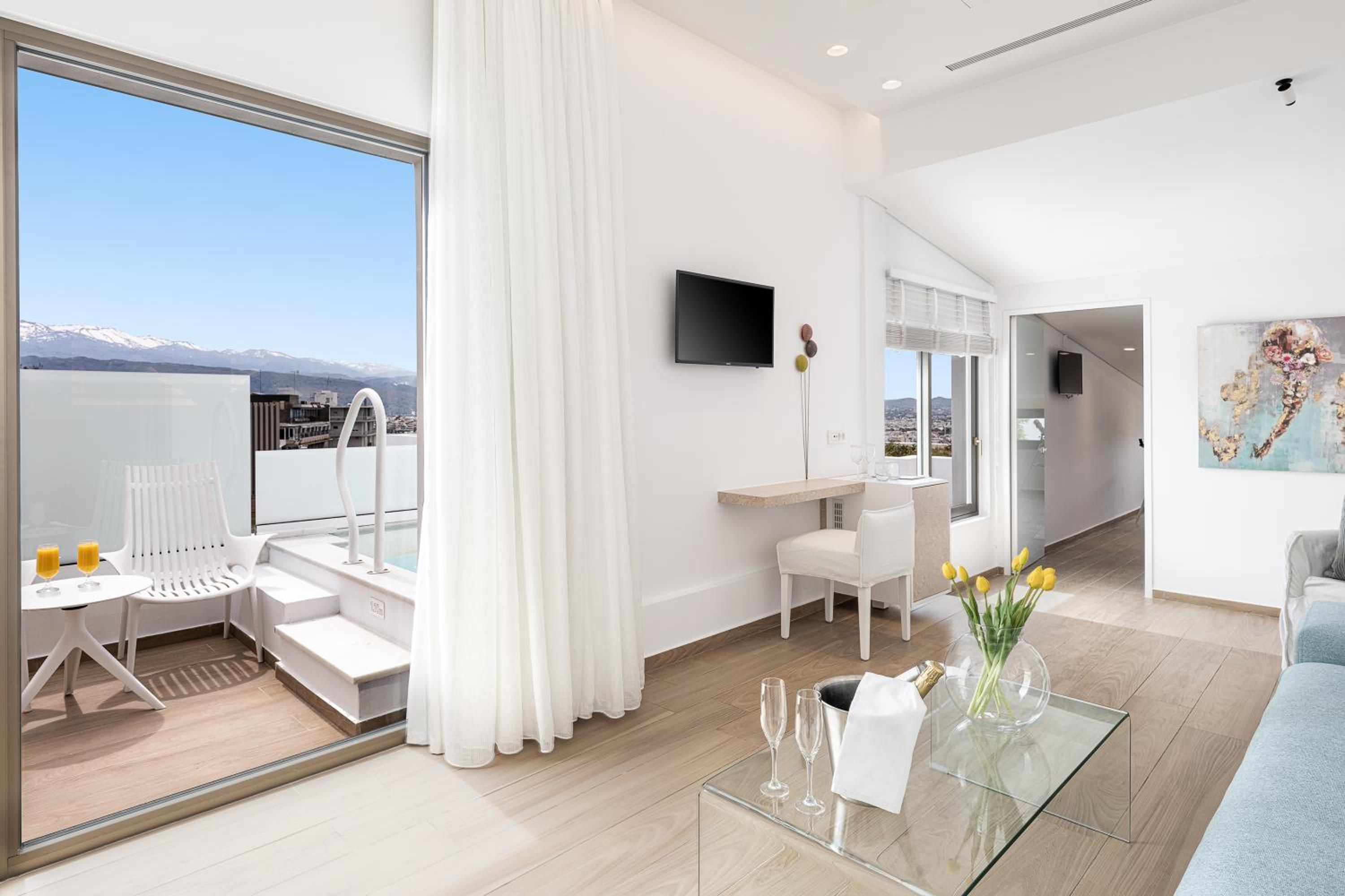 Deluxe Suite with Sea View and Private Pool