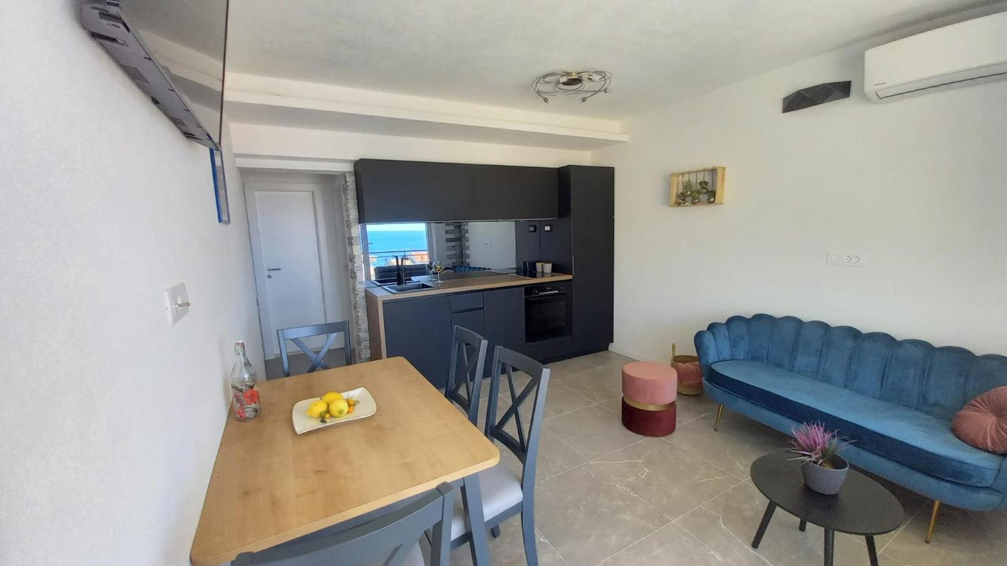 Apartment photo 1