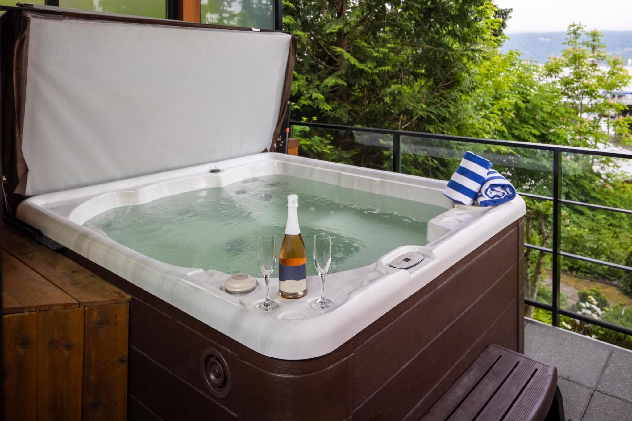 One-Bedroom King Suite with Sea View (4 Adults) - Photo 3